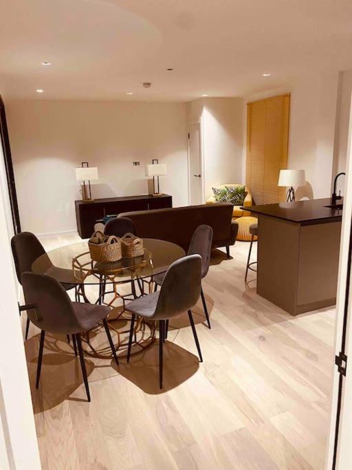 Spacious 3 Bed City Apartment with Terrace