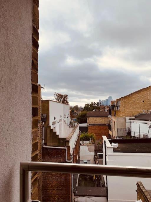 Spacious 3 Bed City Apartment with Terrace