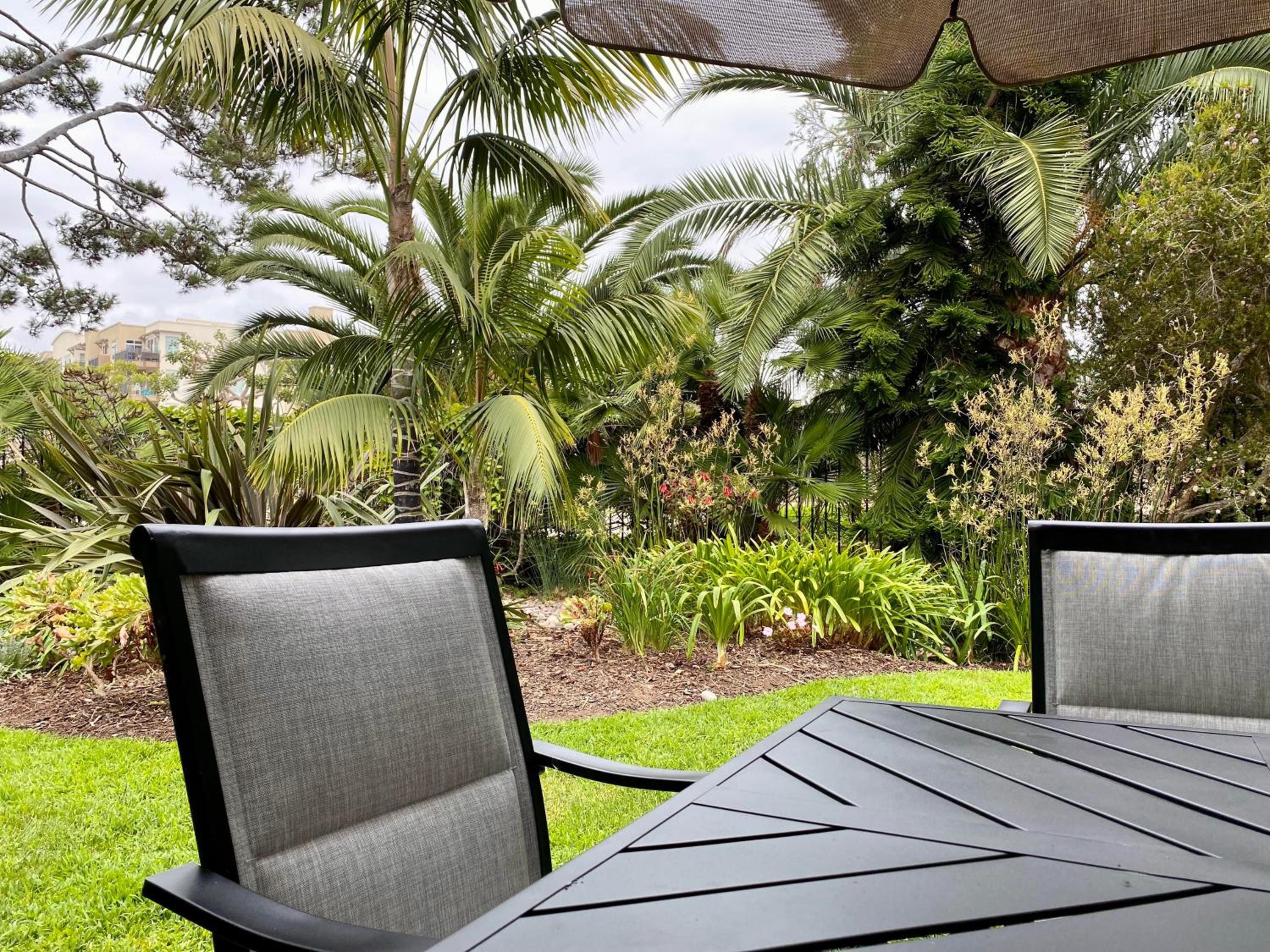 Hotel Brooks Beach Vacations Cottage G5 Oceanside - Image 1