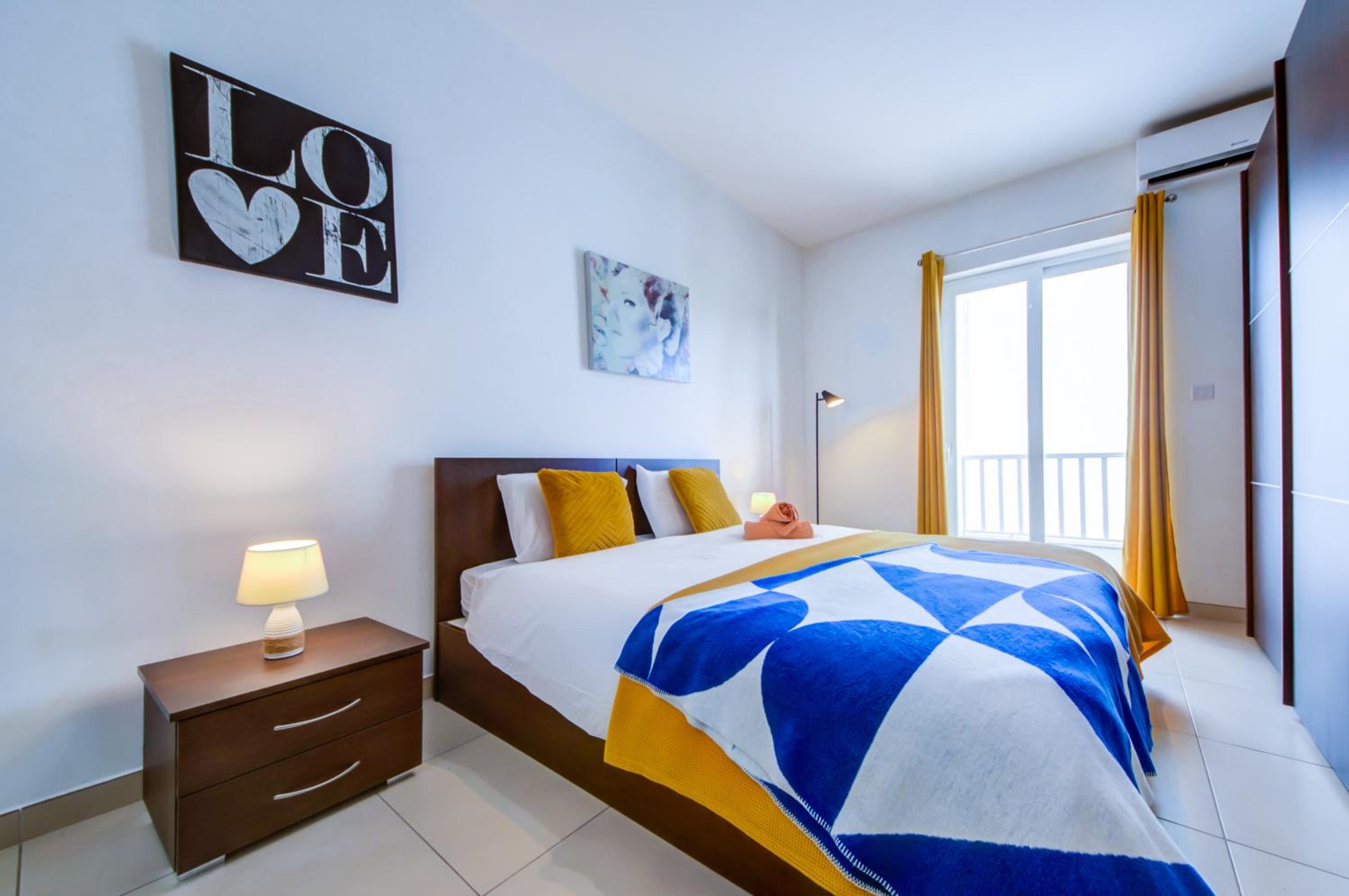 2 Bedroom Apartment with Balcony in Central St Julians, Paceville, Apt 8 by Vaganza photo 3