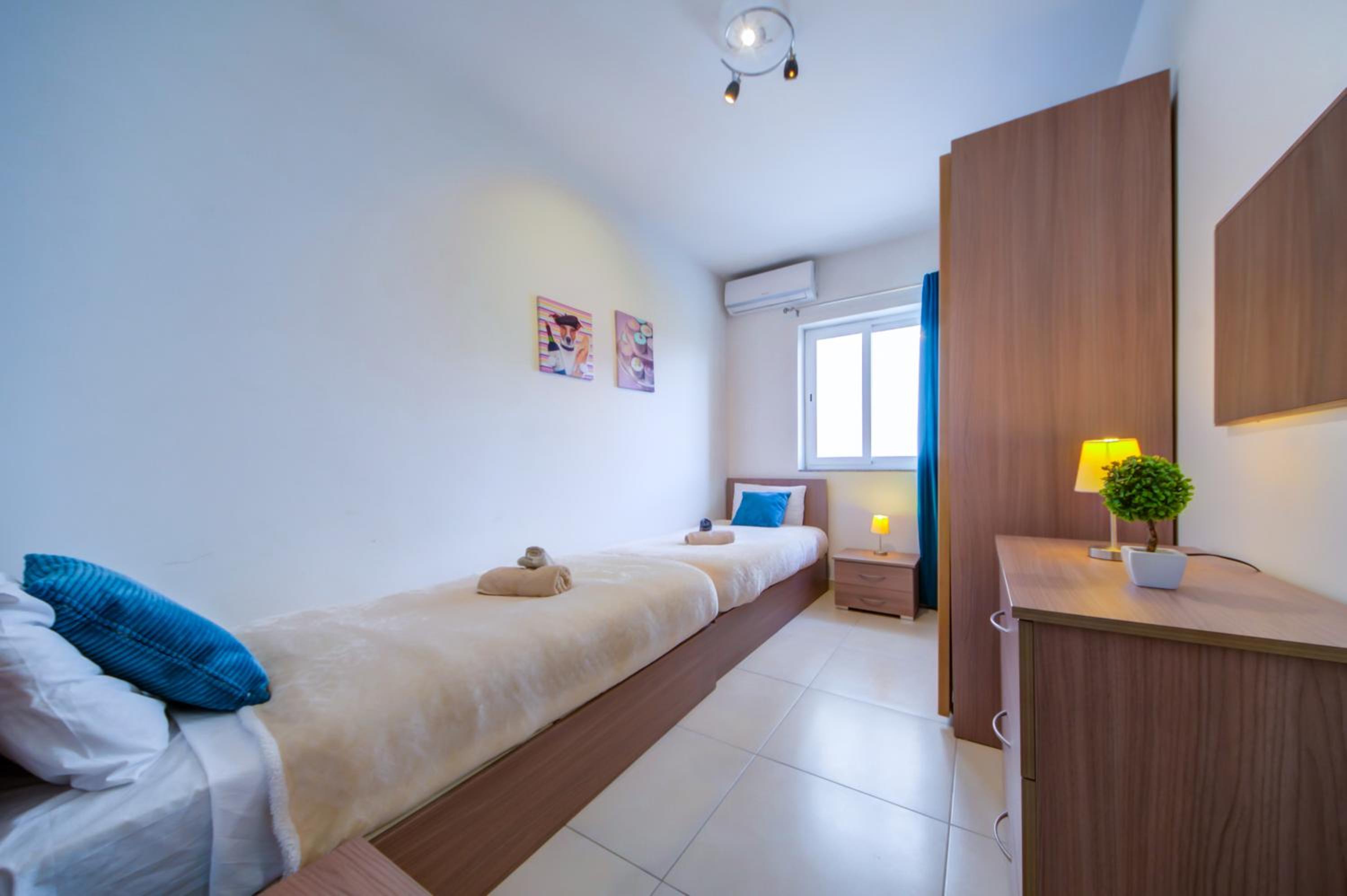 2 Bedroom Apartment with Balcony in Central St Julians, Paceville, Apt 8 by Vaganza photo 2