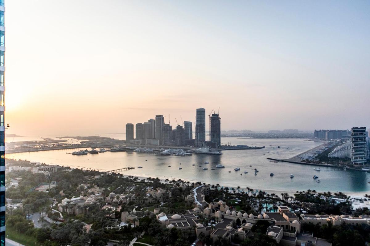 Premium 1BR with excellent sea view