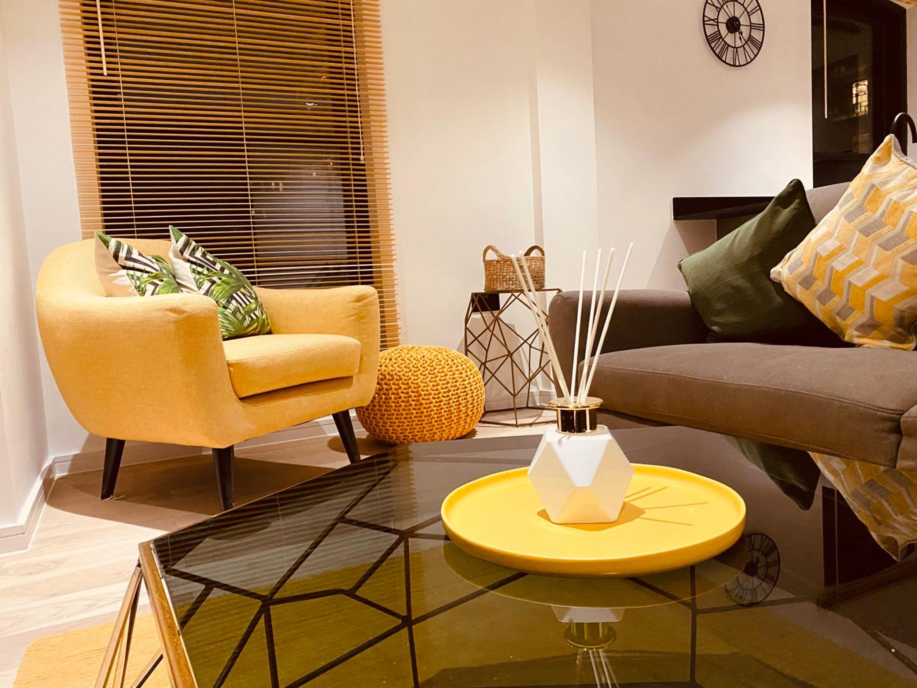 Spacious 3 Bed City Apartment with Terrace