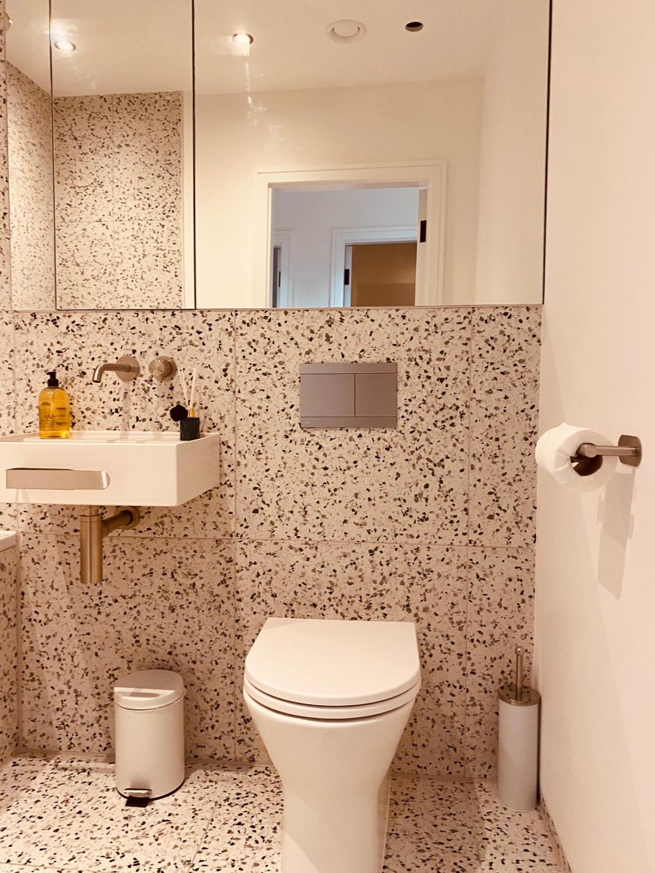 Spacious 3 Bed City Apartment with Terrace