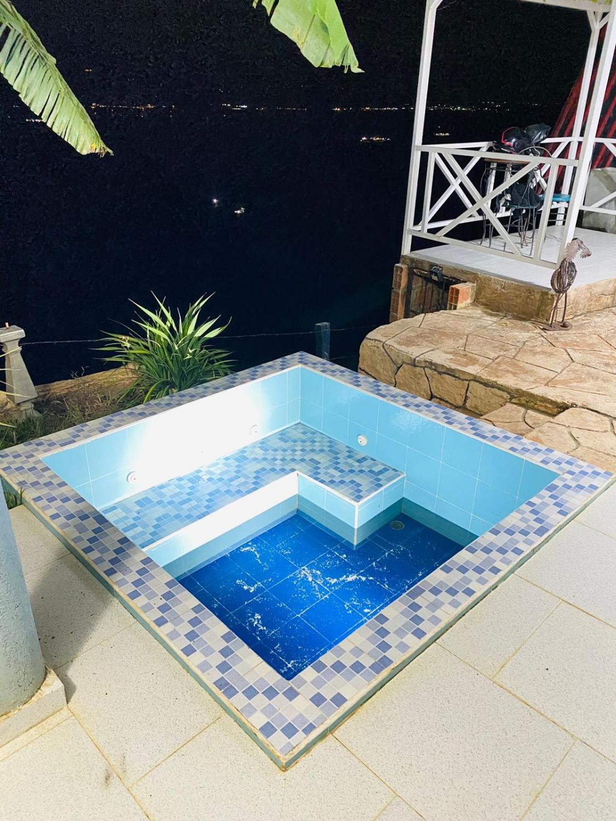 Hermosa cabaña privada cerca a Tulua con jacuzzi