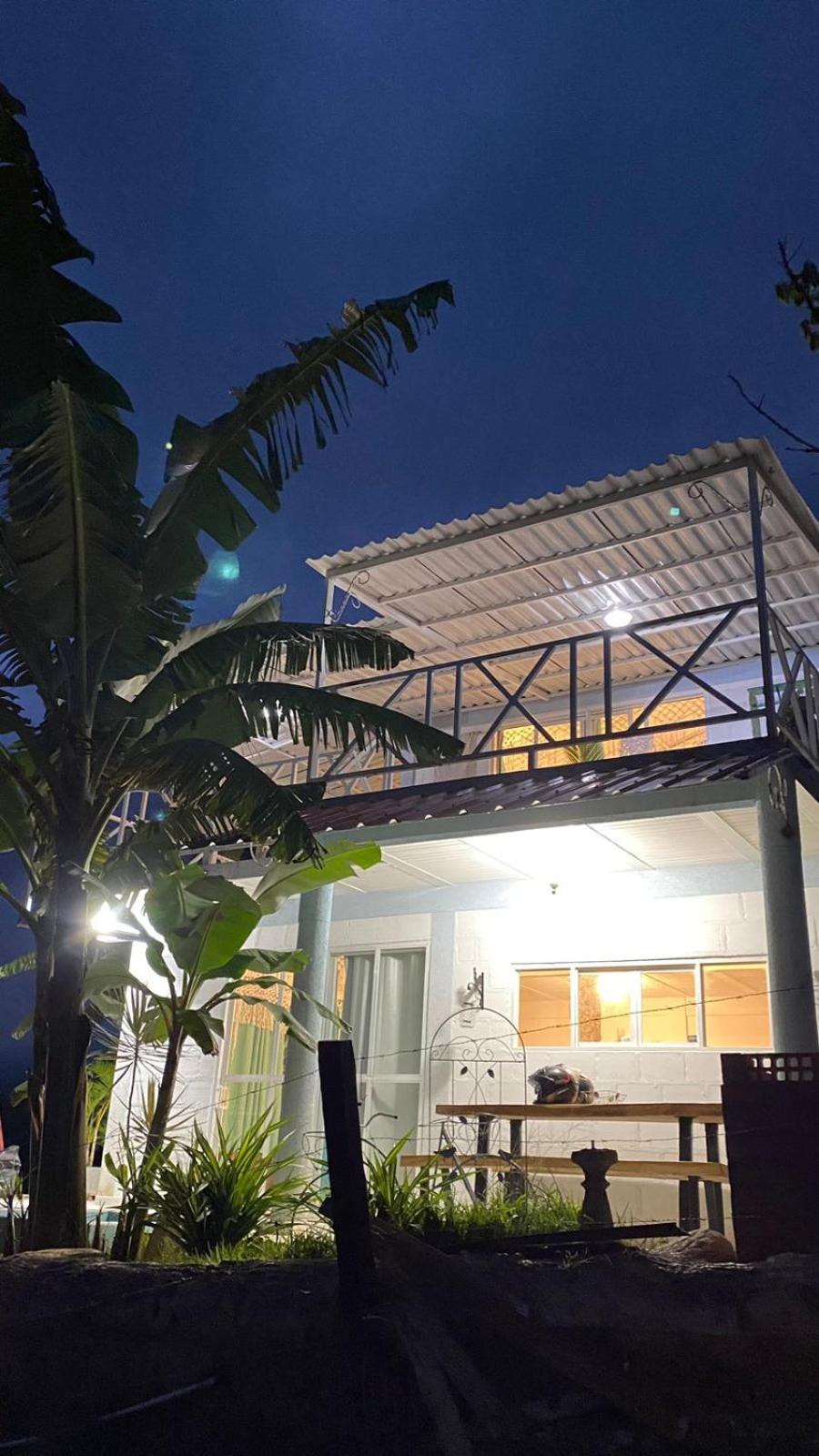 Hermosa cabaña privada cerca a Tulua con jacuzzi