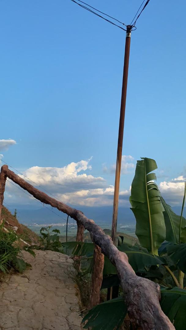 Hermosa cabaña privada cerca a Tulua con jacuzzi