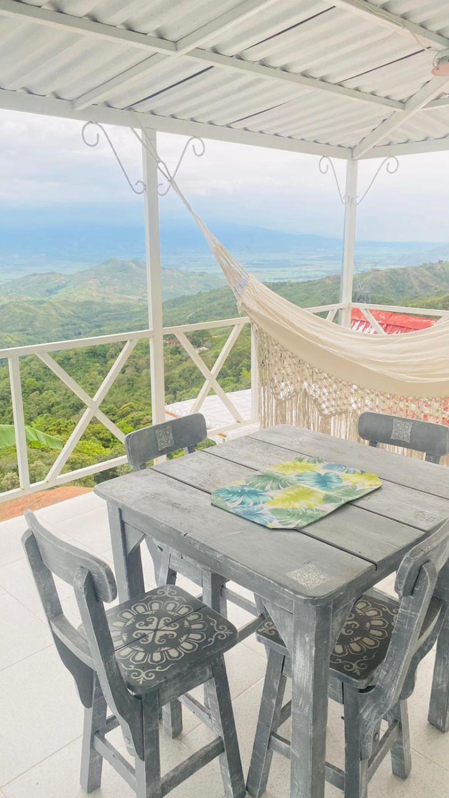 Hermosa cabaña privada cerca a Tulua con jacuzzi