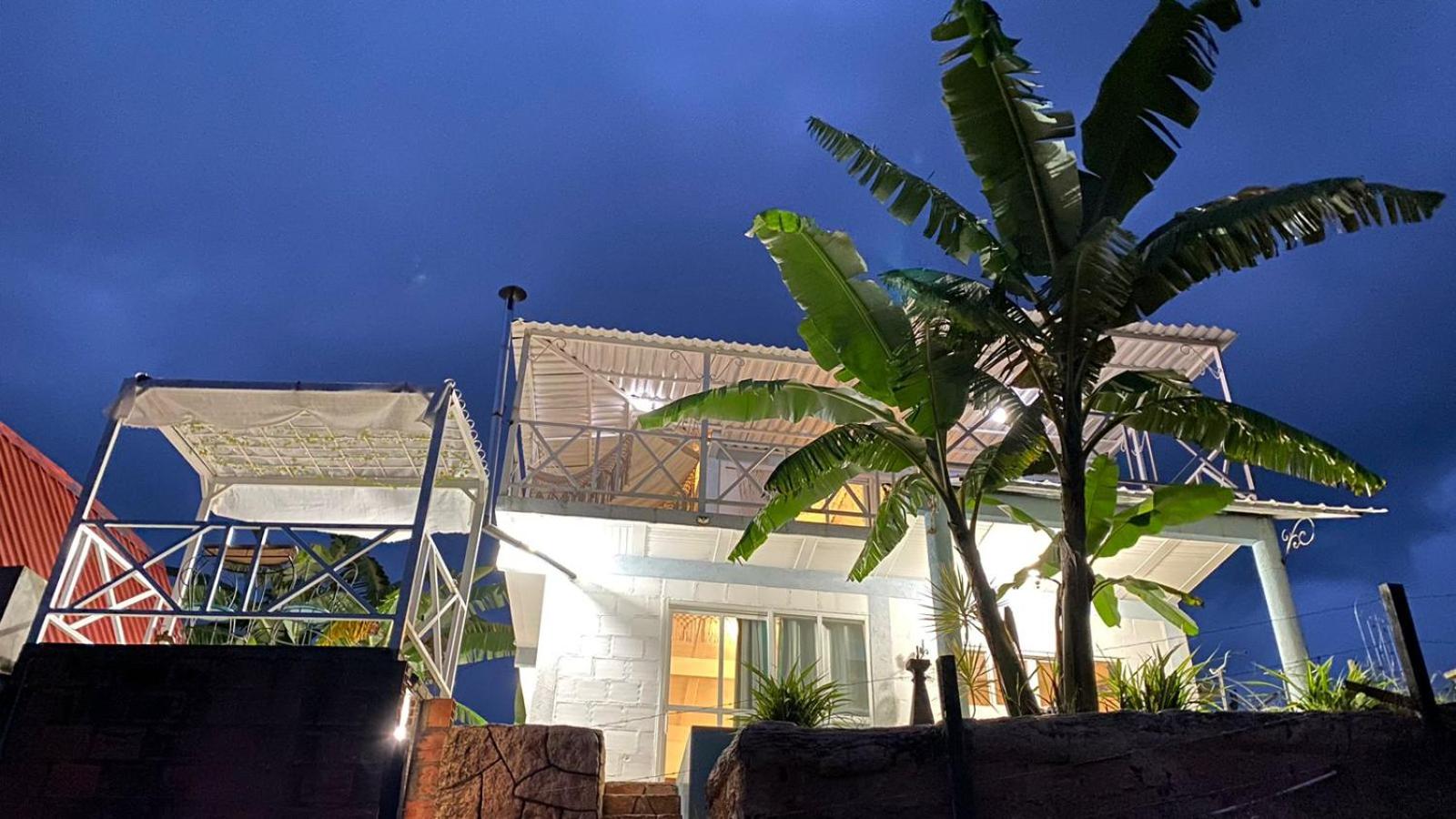 Hermosa cabaña privada cerca a Tulua con jacuzzi