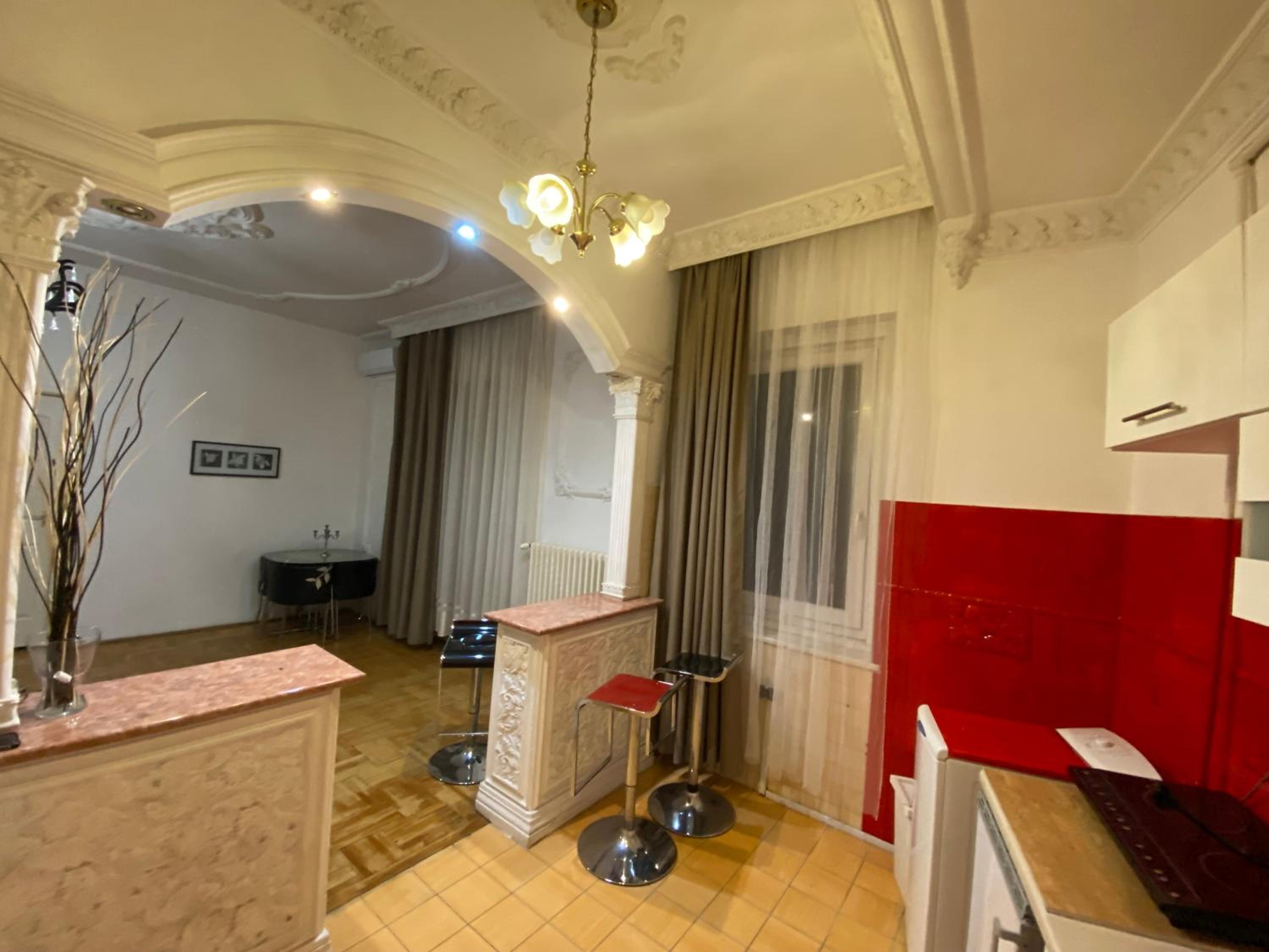 Apartment with Balcony and AC next to Danube view 2