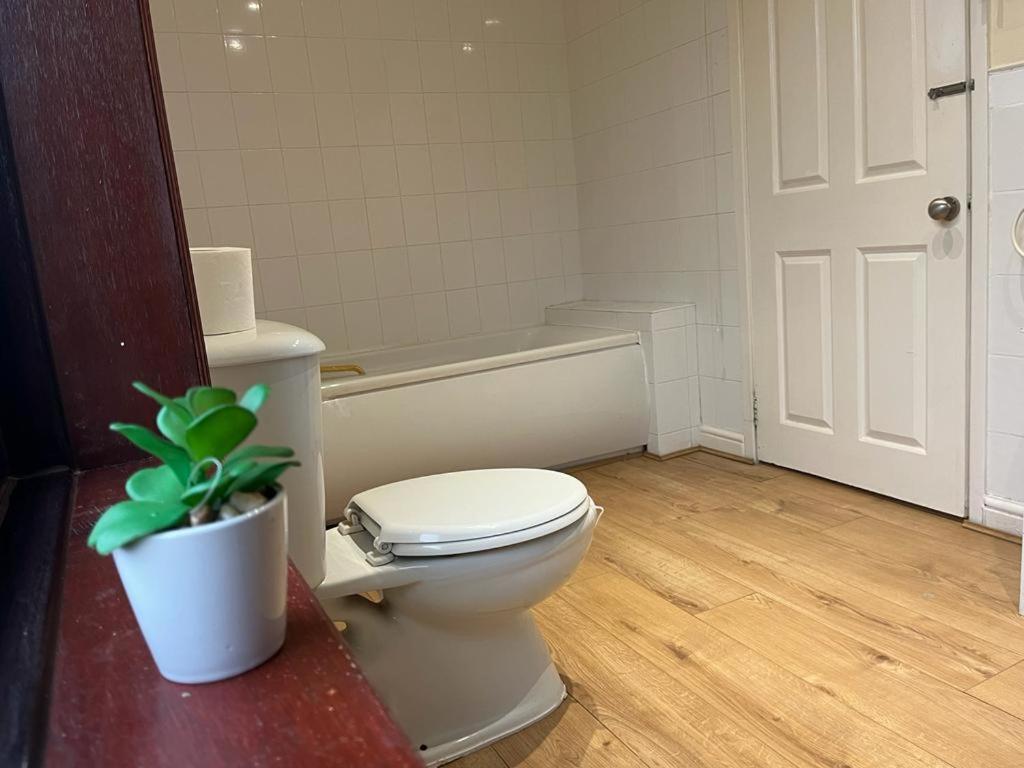Wolverhampton Vacations - Amazing Entire Home in Wolverhampton - Property Image 7