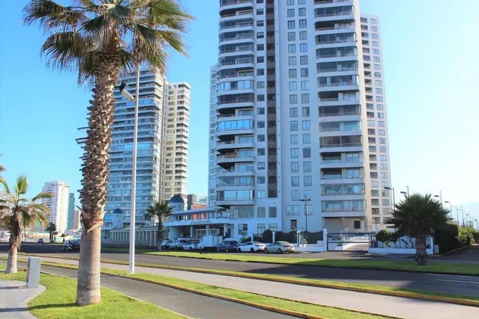 Frente a la Playa, amplio departamento para 10 personas, con 4 dormitorios y 4 baños