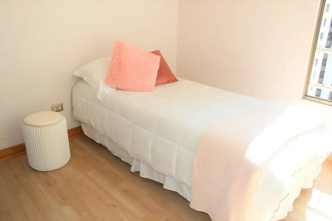 Frente a la Playa, amplio departamento para 10 personas, con 4 dormitorios y 4 baños