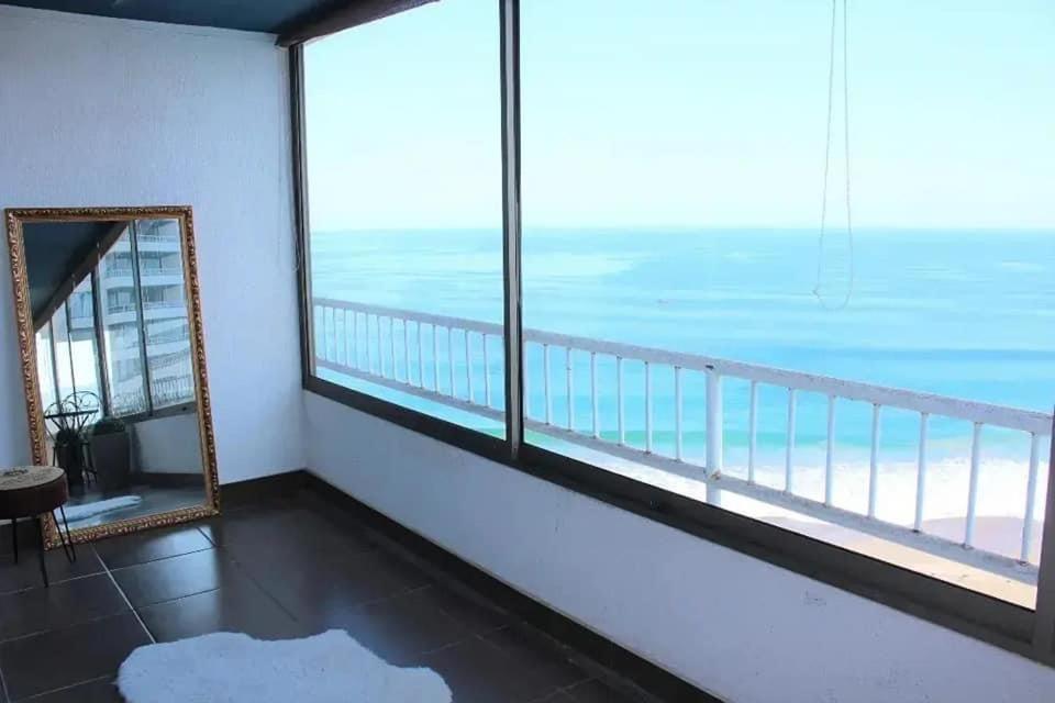 Frente a la Playa, amplio departamento para 10 personas, con 4 dormitorios y 4 baños