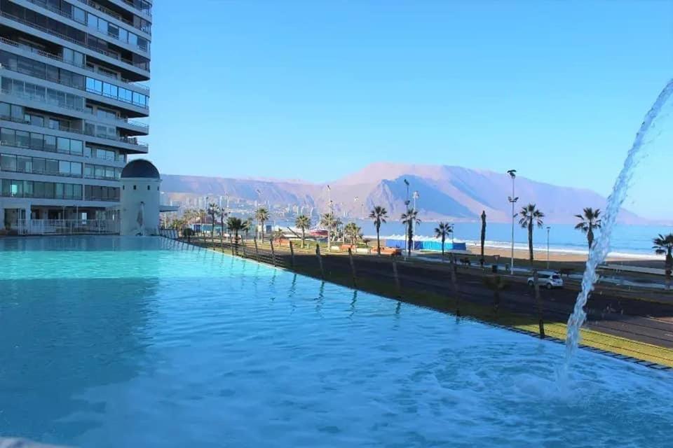 Frente a la Playa, amplio departamento para 10 personas, con 4 dormitorios y 4 baños