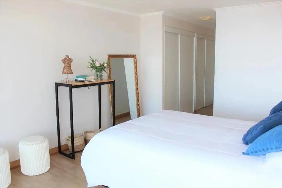 Frente a la Playa, amplio departamento para 10 personas, con 4 dormitorios y 4 baños