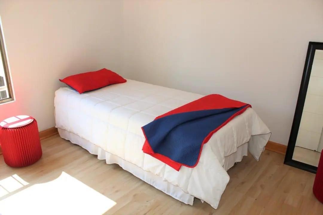 Frente a la Playa, amplio departamento para 10 personas, con 4 dormitorios y 4 baños