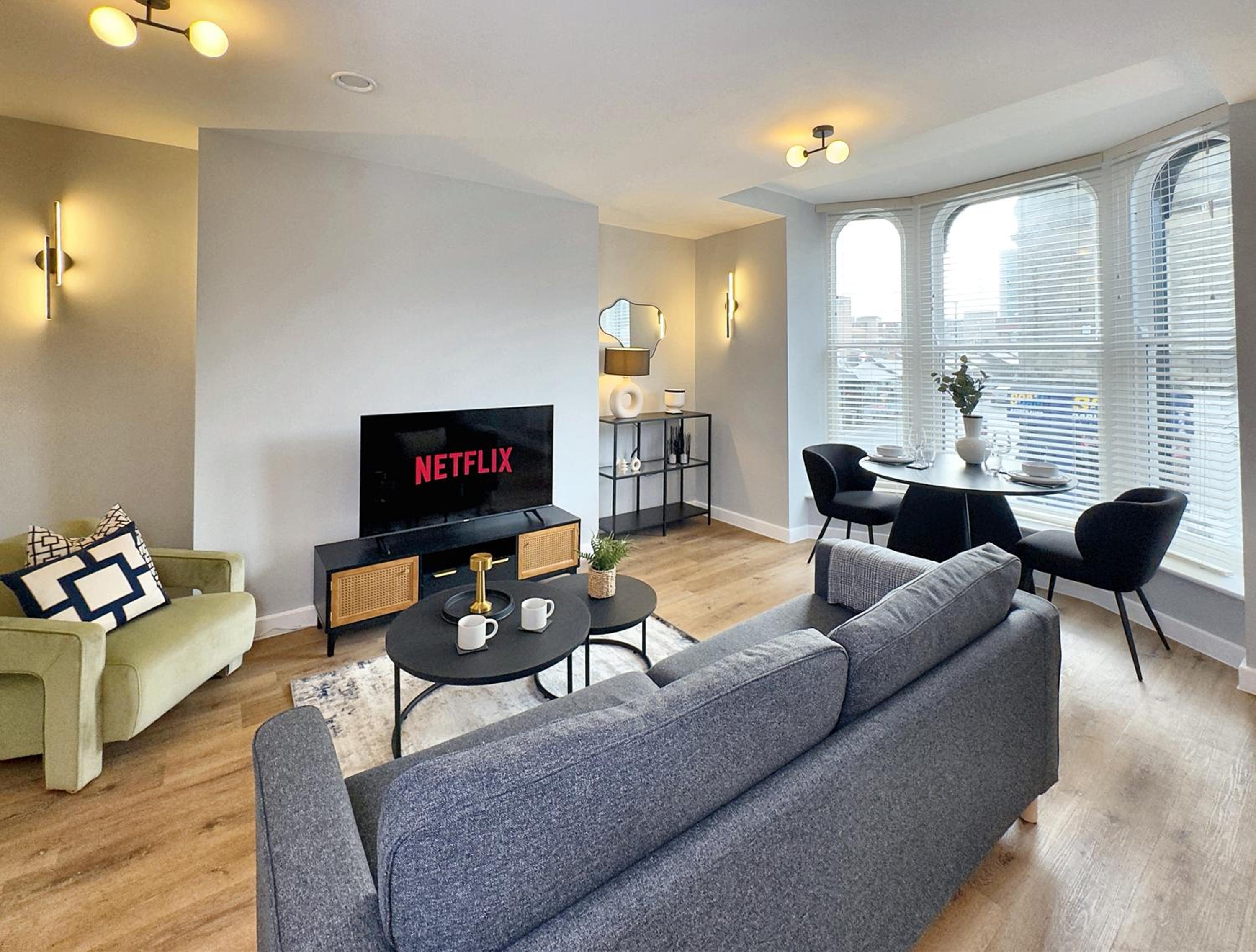 Harrogate House Apt 2 - Stylish Central Flat view 2
