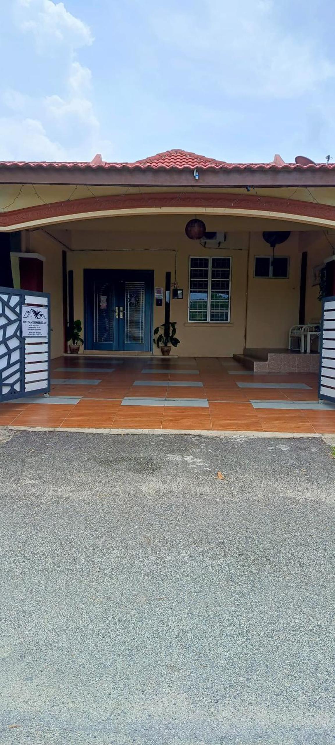 Ninizam Kemaman Cukai Homestay