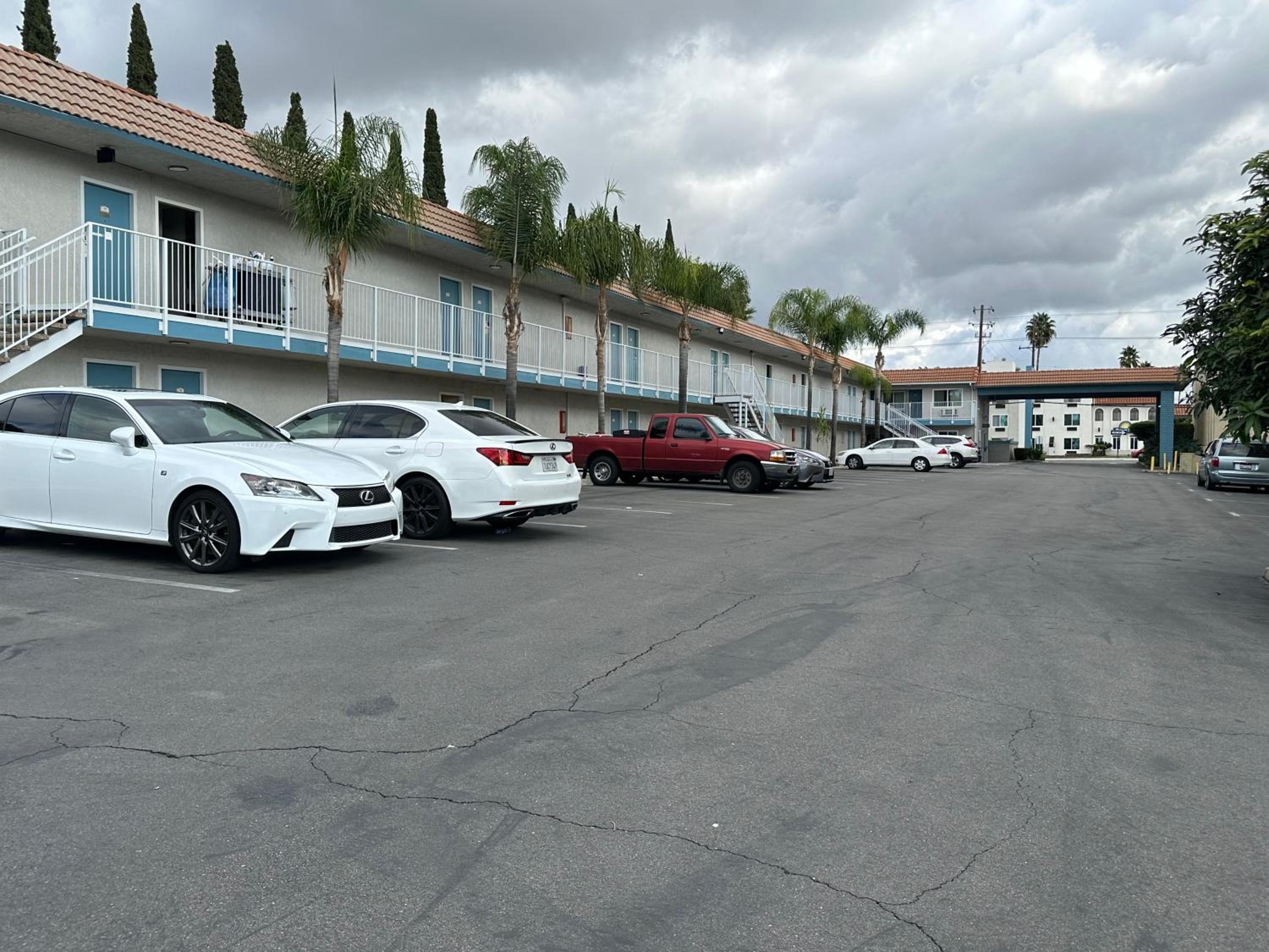 Villa Inn Anaheim view 3