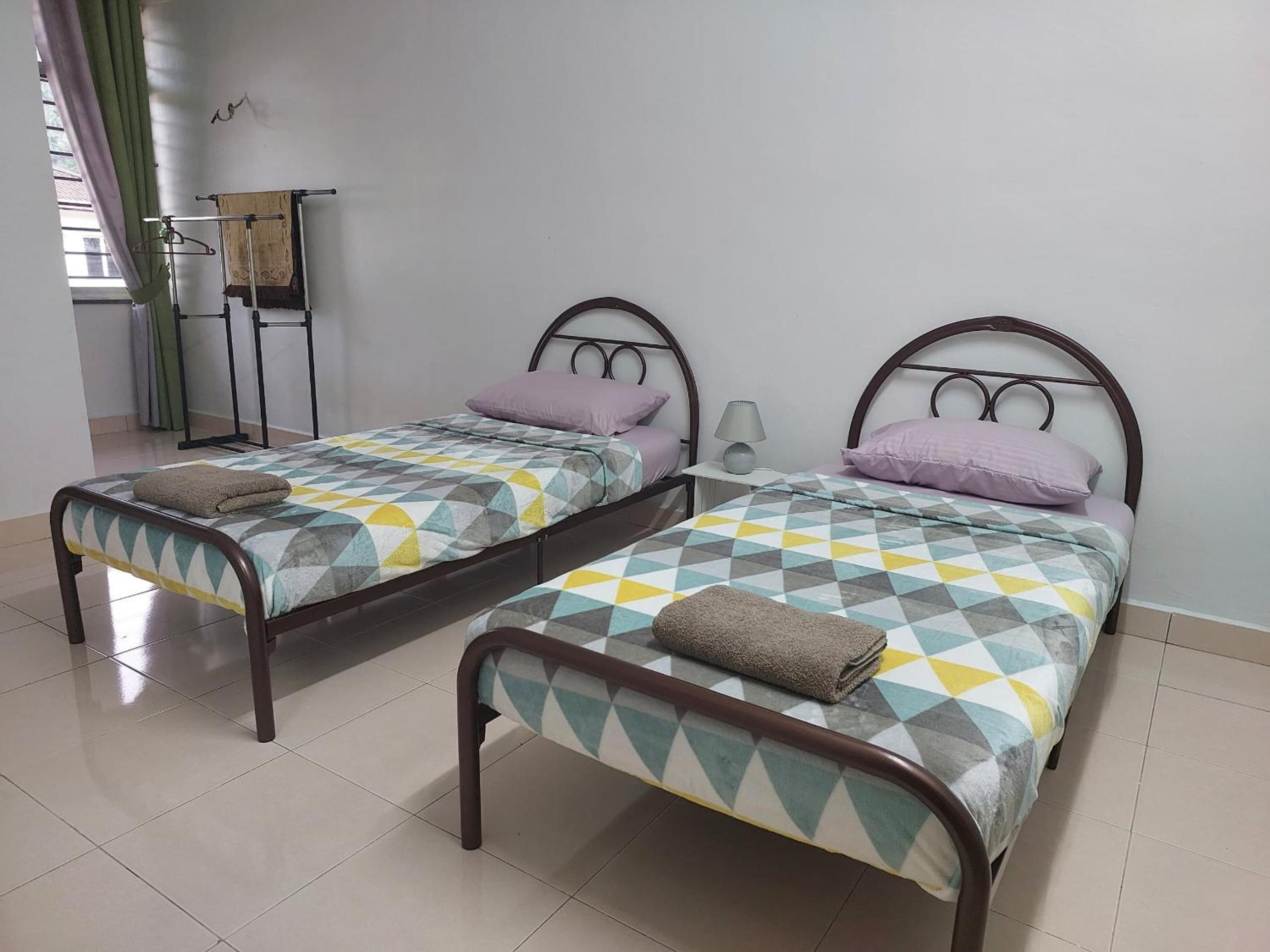 Azzalia Homestay Karak Bentong with 4 Rooms 3 Aircond NJOI photo 8