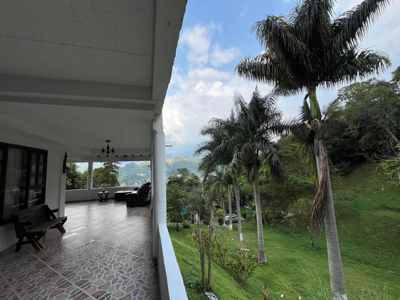 CASA CAMPESTRE EN LA VEGA A 1 HR DE BOGOTÁ