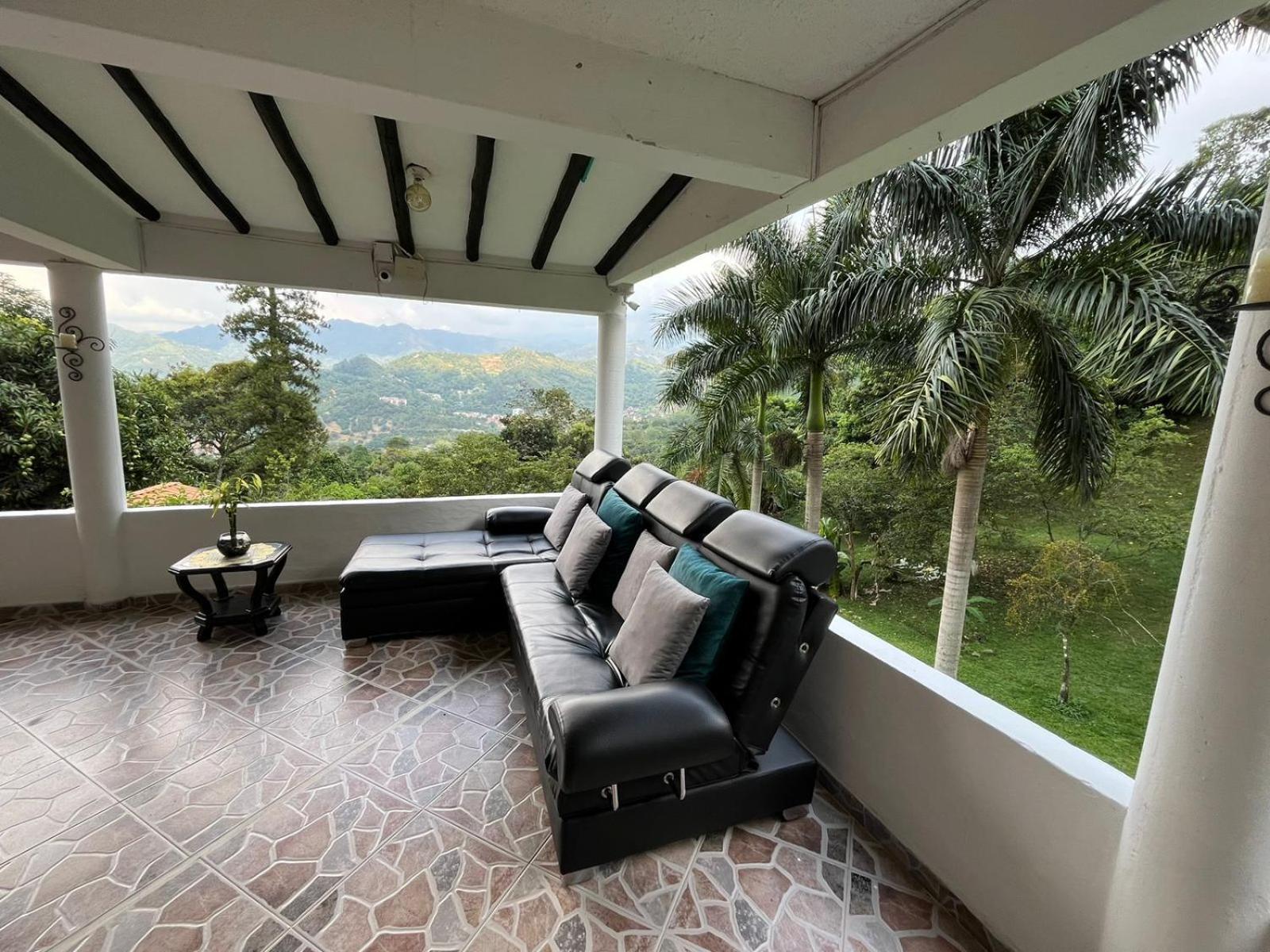 CASA CAMPESTRE EN LA VEGA A 1 HR DE BOGOTÁ