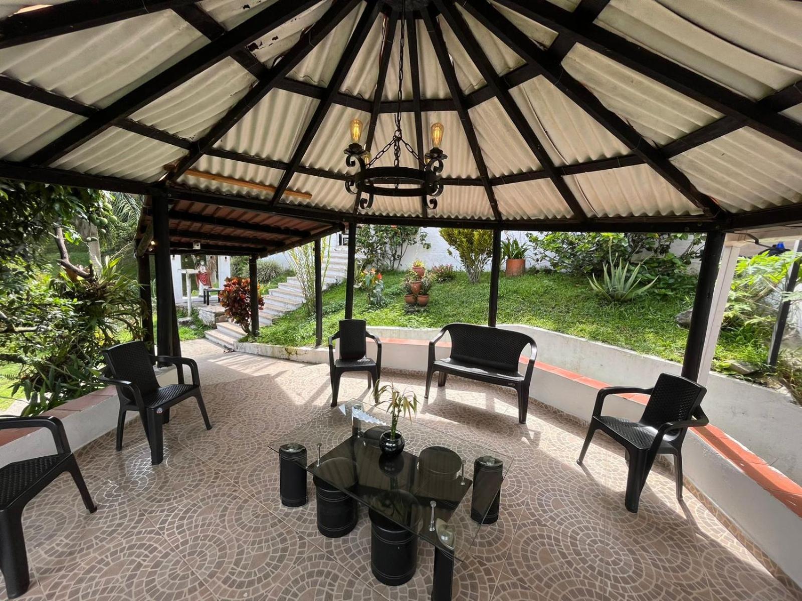 CASA CAMPESTRE EN LA VEGA A 1 HR DE BOGOTÁ
