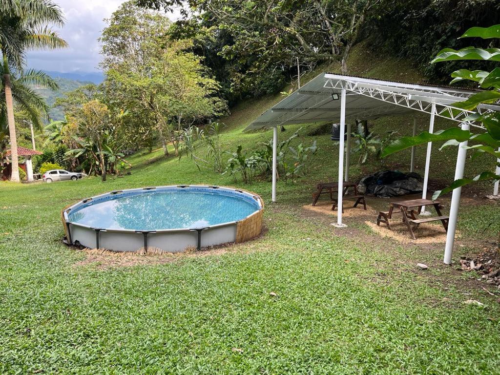 CASA CAMPESTRE EN LA VEGA A 1 HR DE BOGOTÁ