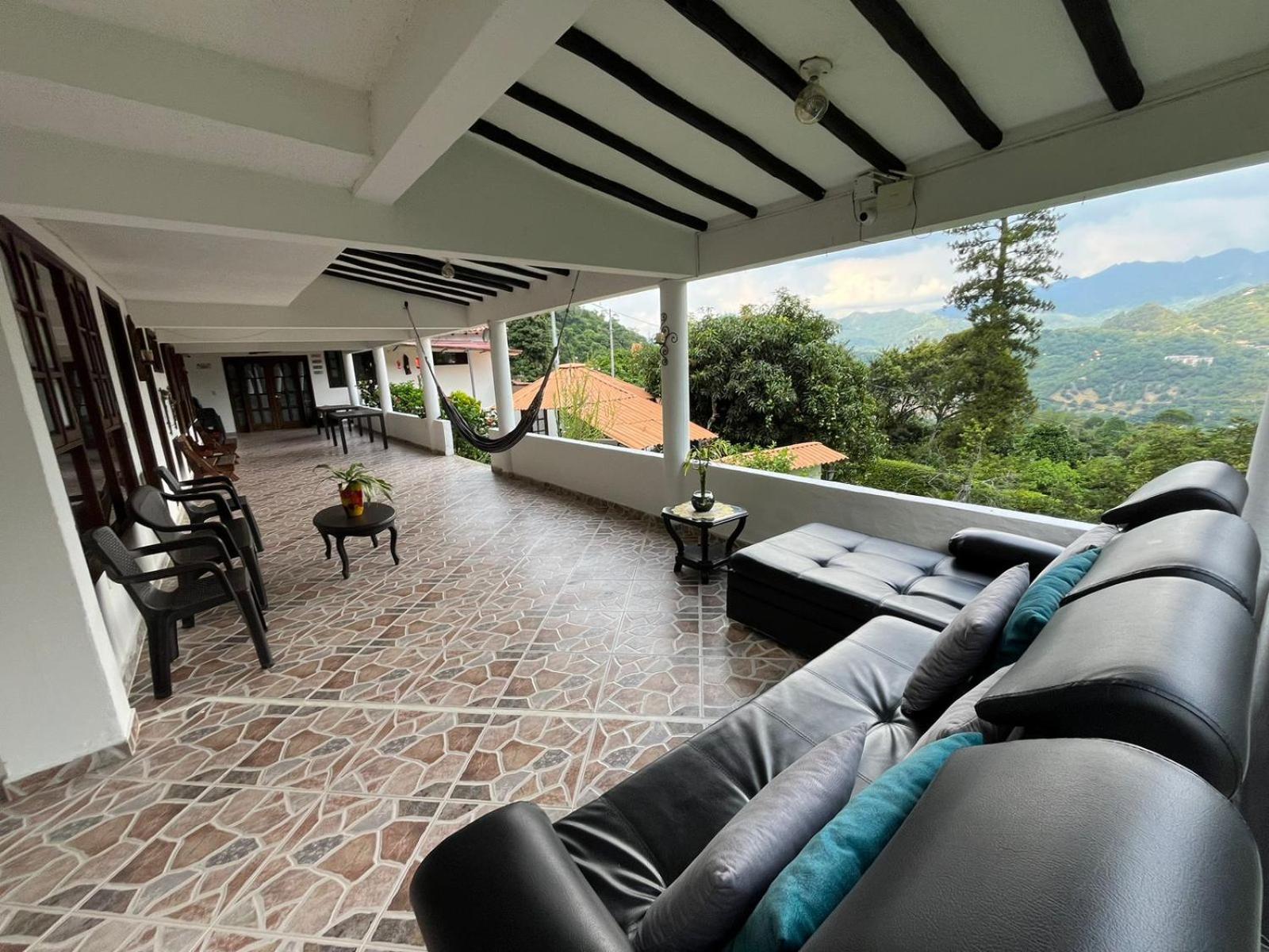 CASA CAMPESTRE EN LA VEGA A 1 HR DE BOGOTÁ