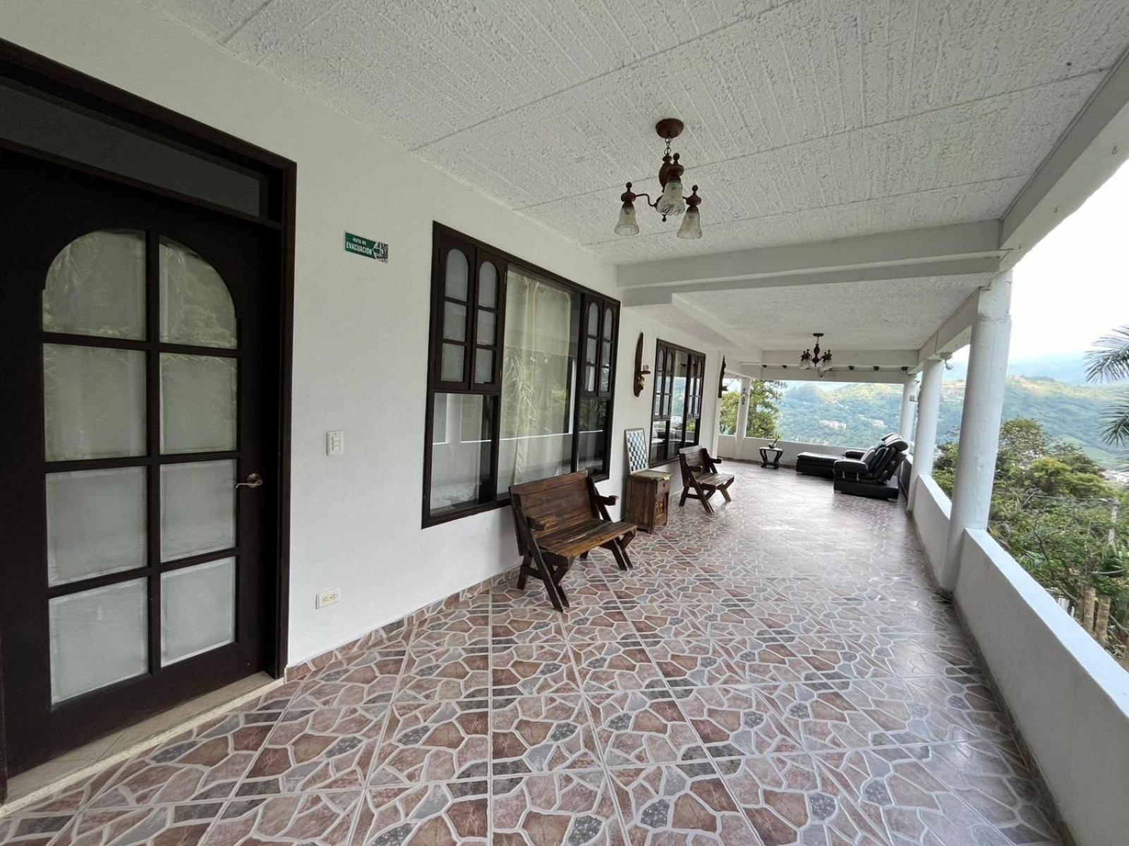 CASA CAMPESTRE EN LA VEGA A 1 HR DE BOGOTÁ