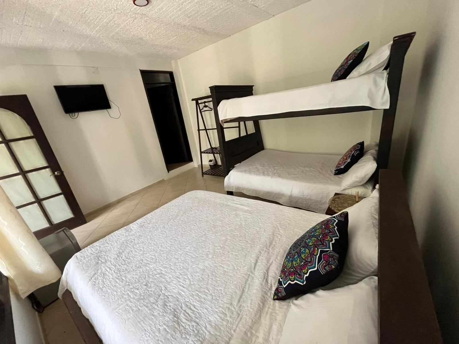 CASA CAMPESTRE EN LA VEGA A 1 HR DE BOGOTÁ