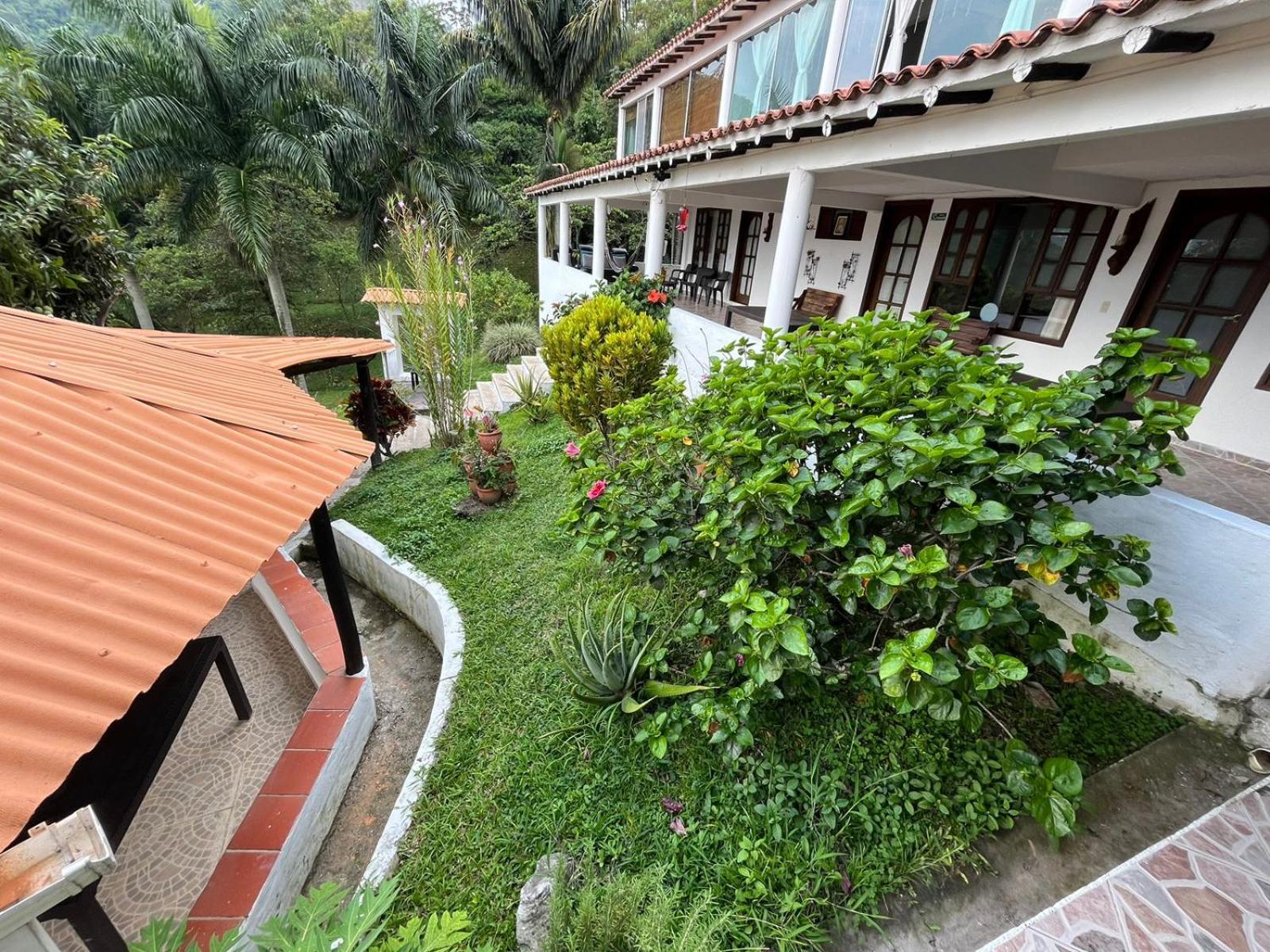 CASA CAMPESTRE EN LA VEGA A 1 HR DE BOGOTÁ