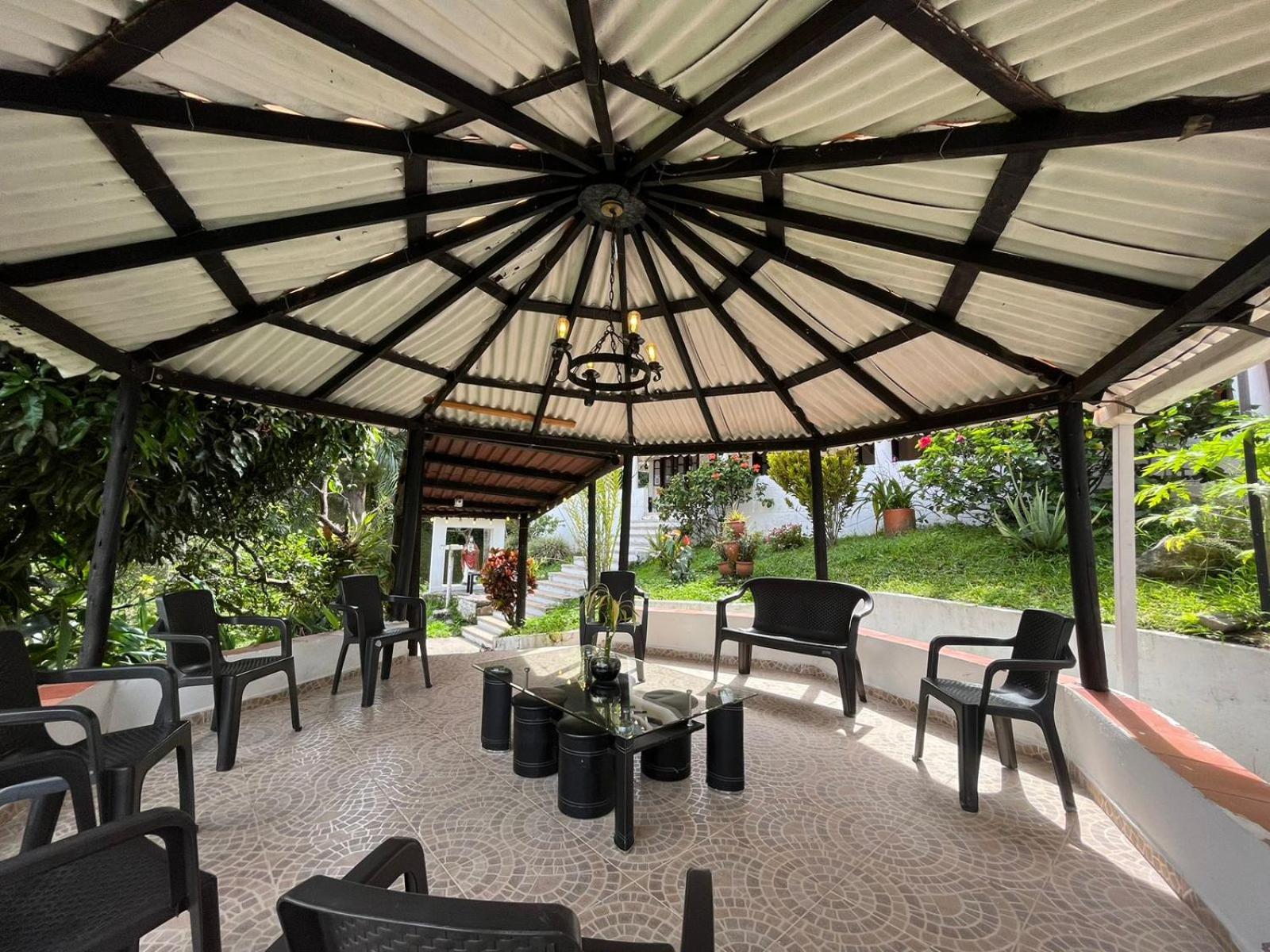 CASA CAMPESTRE EN LA VEGA A 1 HR DE BOGOTÁ