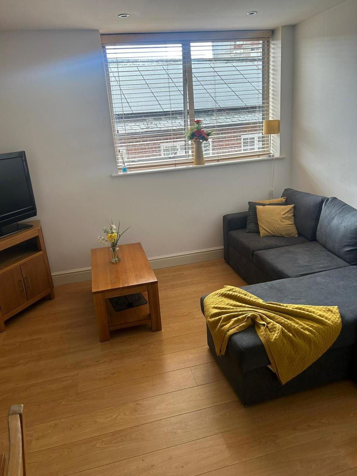 The Old Library - Modern Apartment near the Train Station and Racecourse view 5