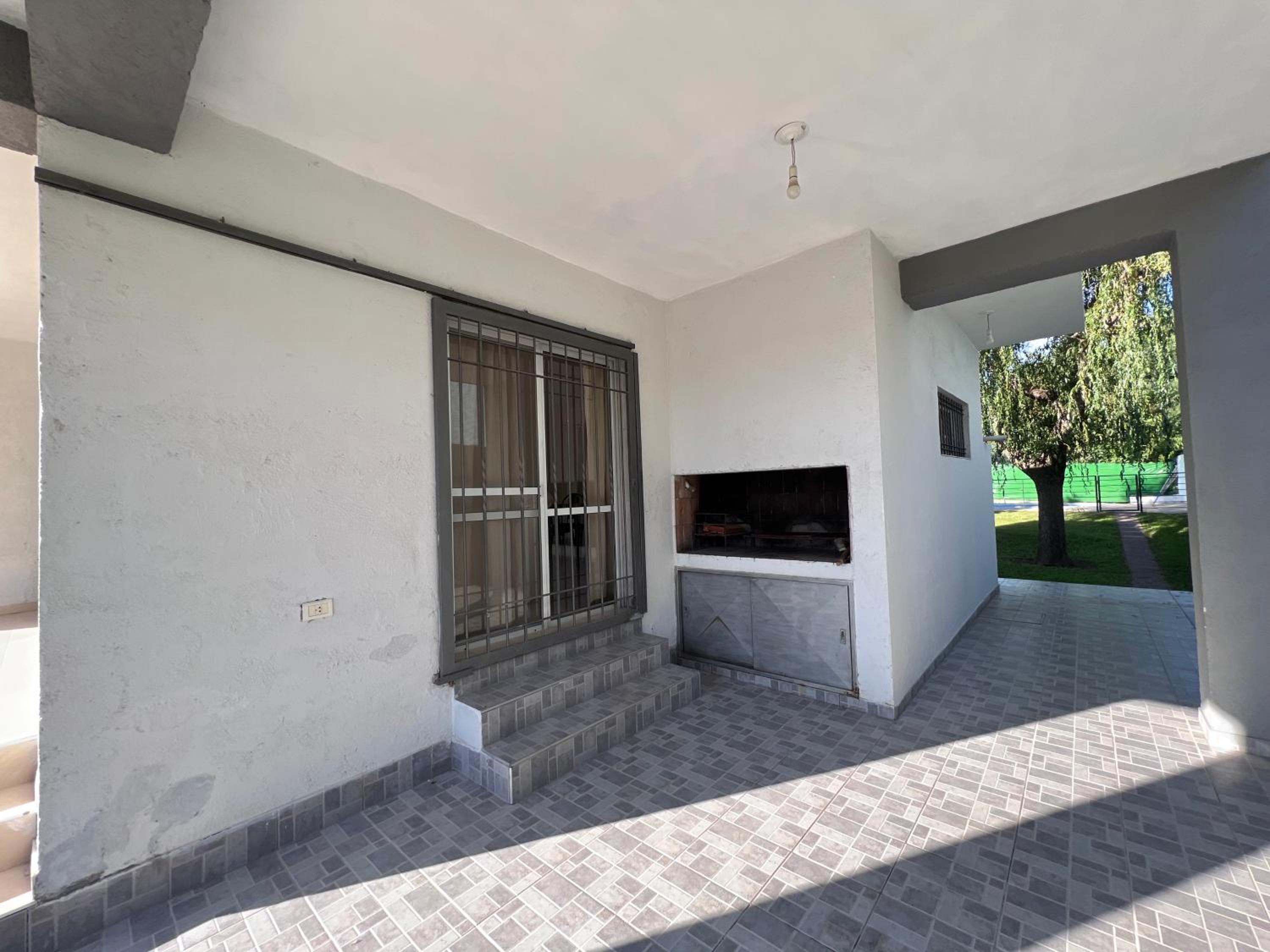 Hermosa y amplia casa con pileta