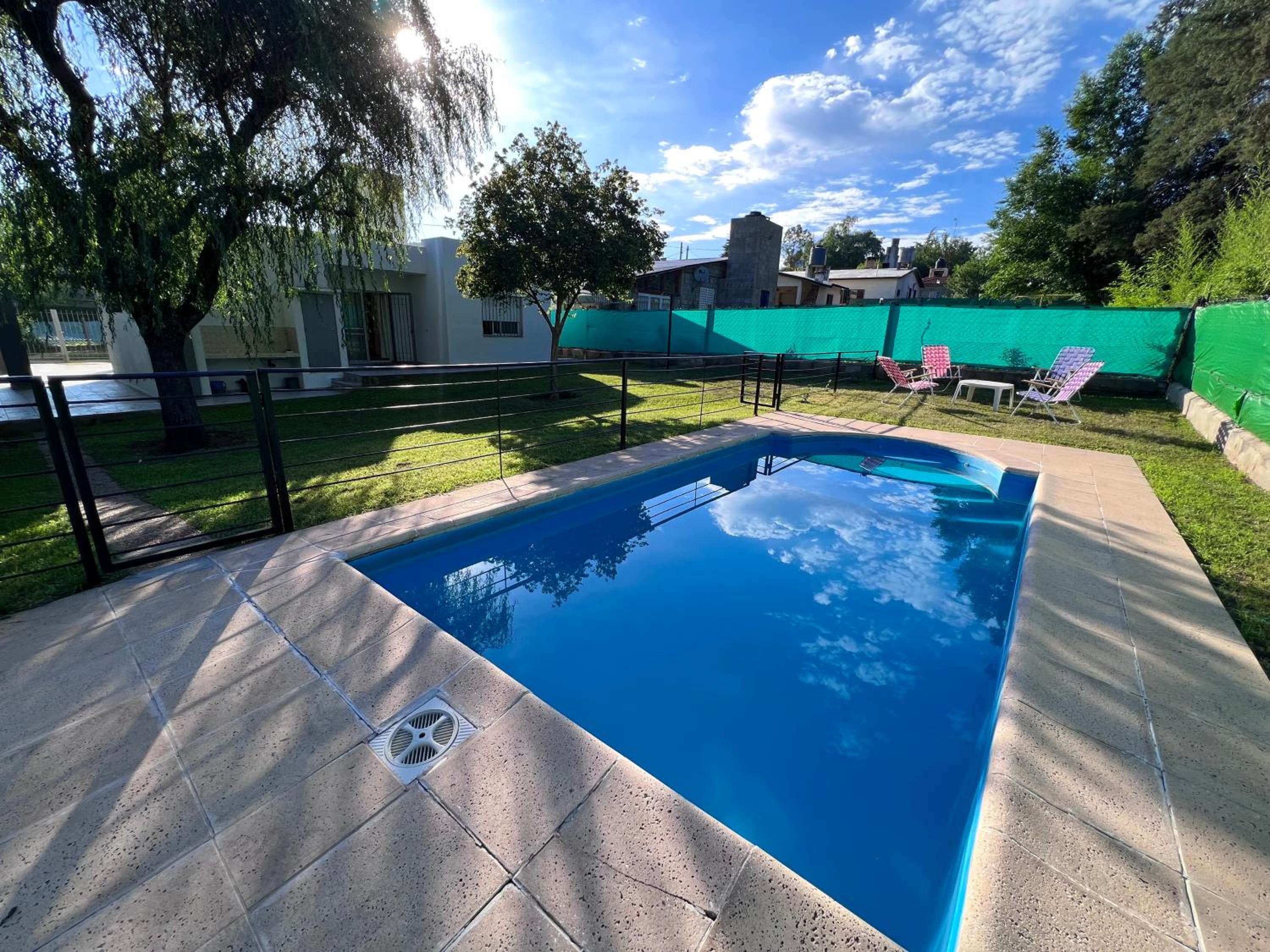 Hermosa y amplia casa con pileta