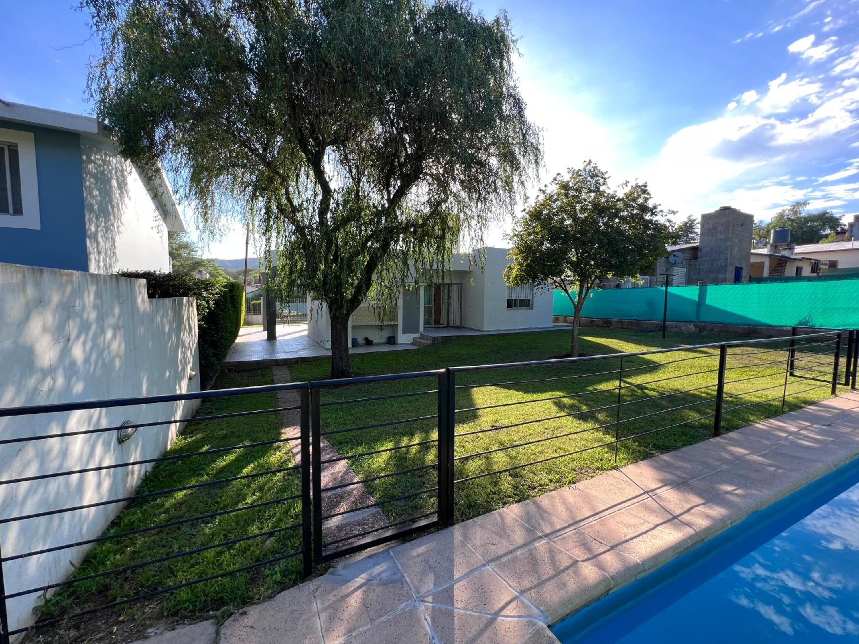 Hermosa y amplia casa con pileta
