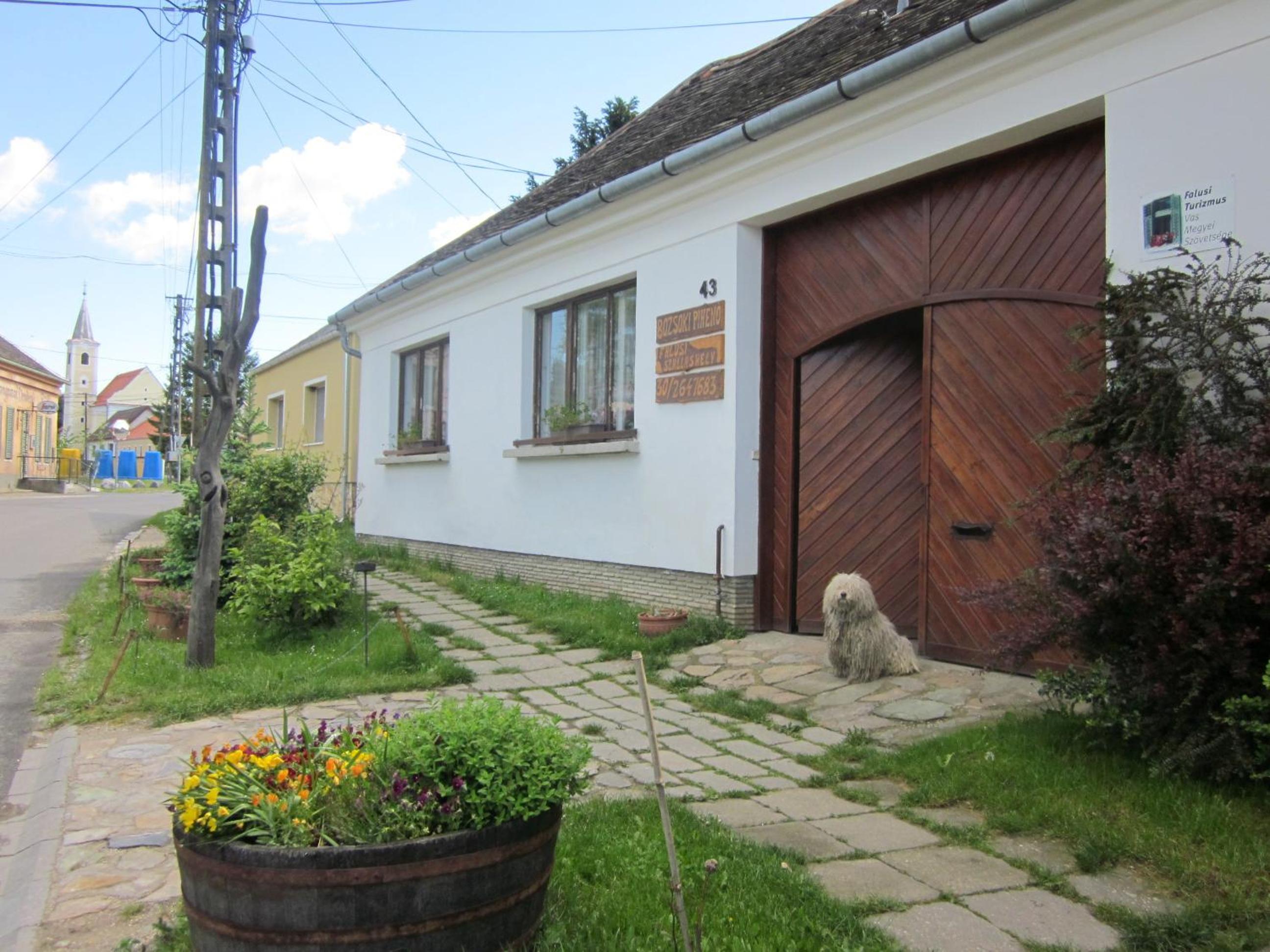 Photo 10