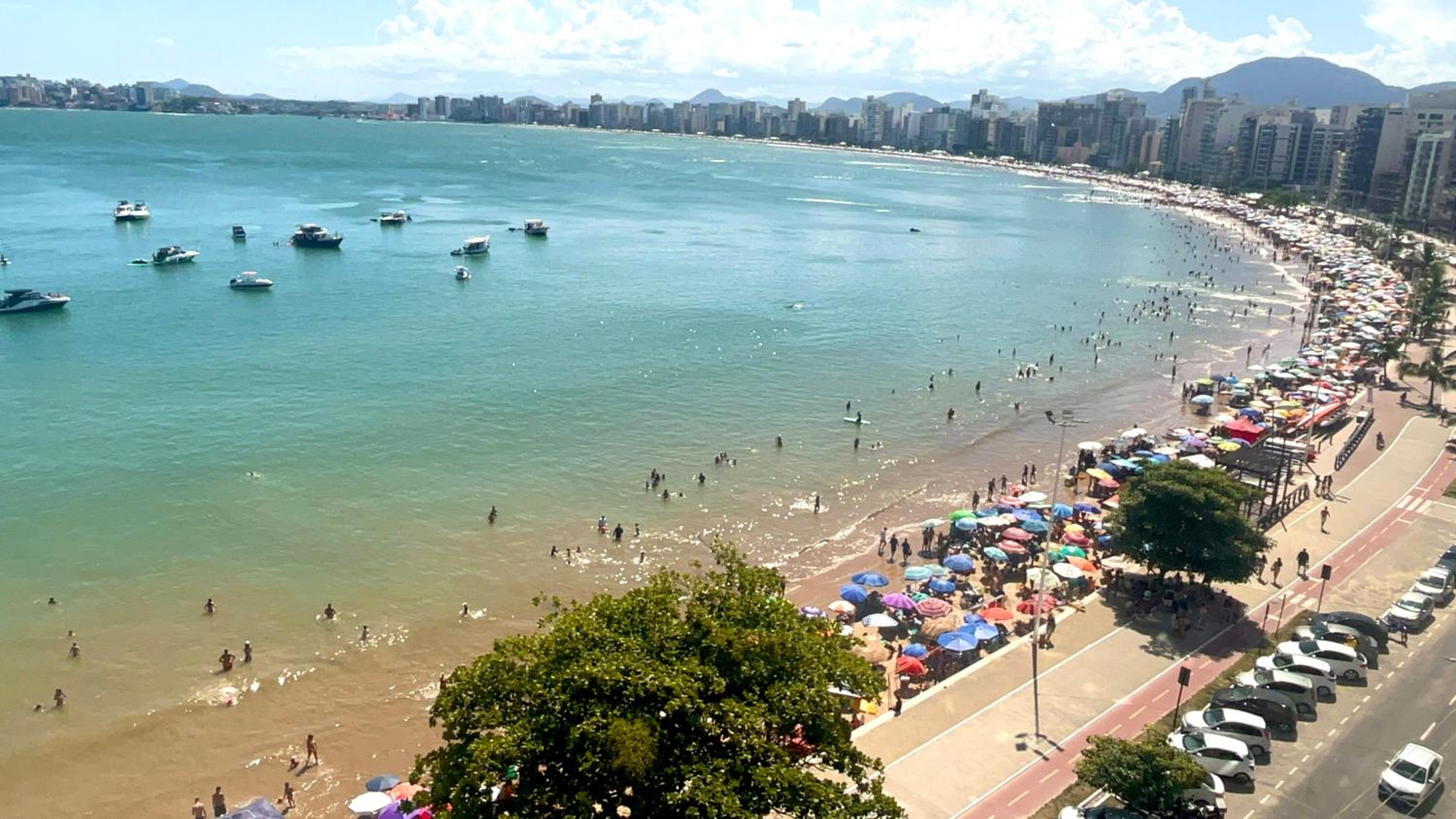 Apto com vista para Mar com Wi-Fi ar split próximo de duas Praias do Morro e a Praia da Cerca