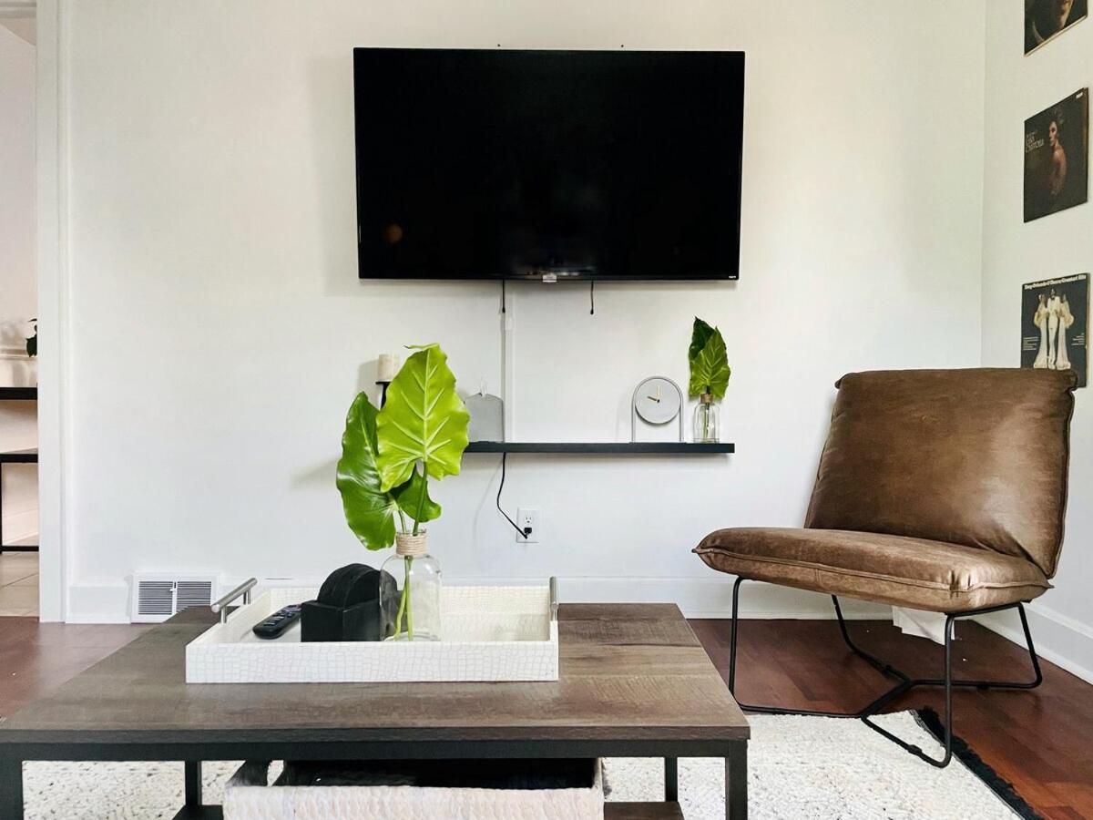 Centrally Located EVV Apartments view 2