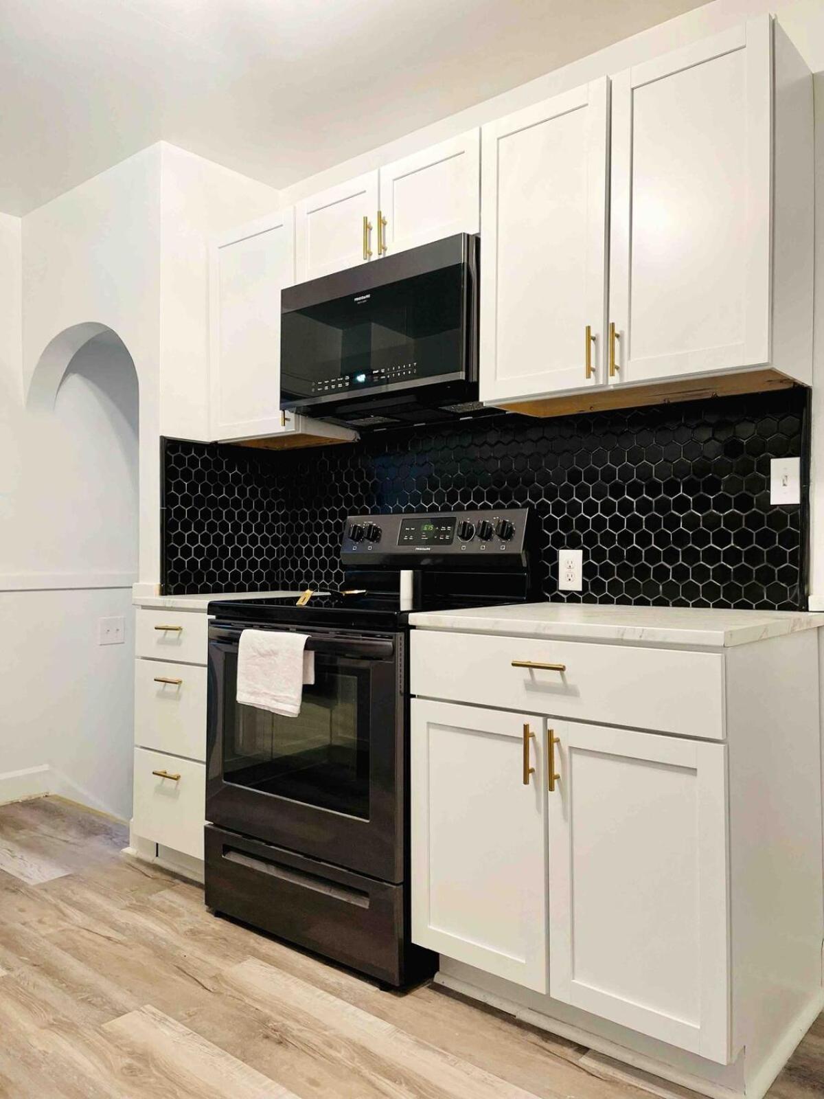 Centrally Located EVV Apartments view 3