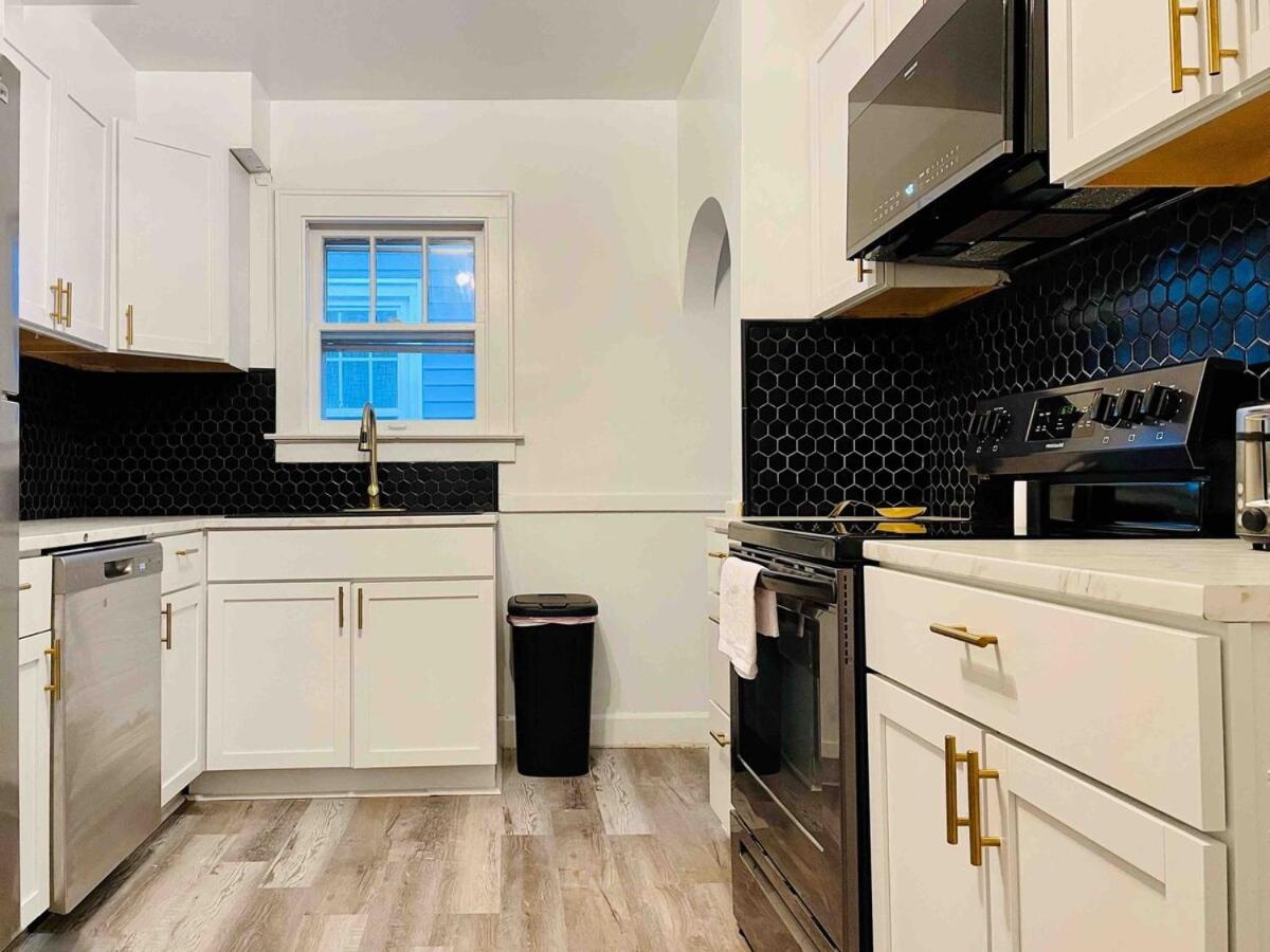 Centrally Located EVV Apartments view 4