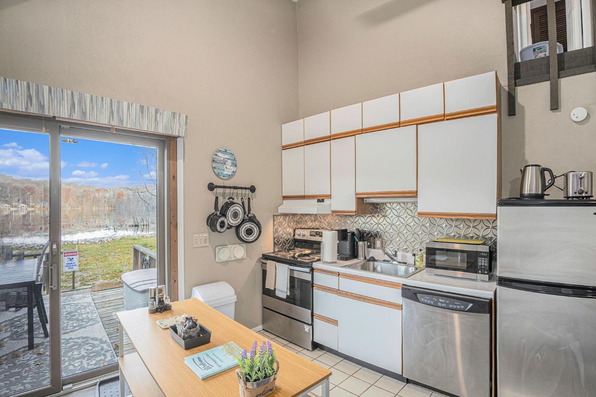 Quiet and Cozy Lakefront Home Near Mt Boyne