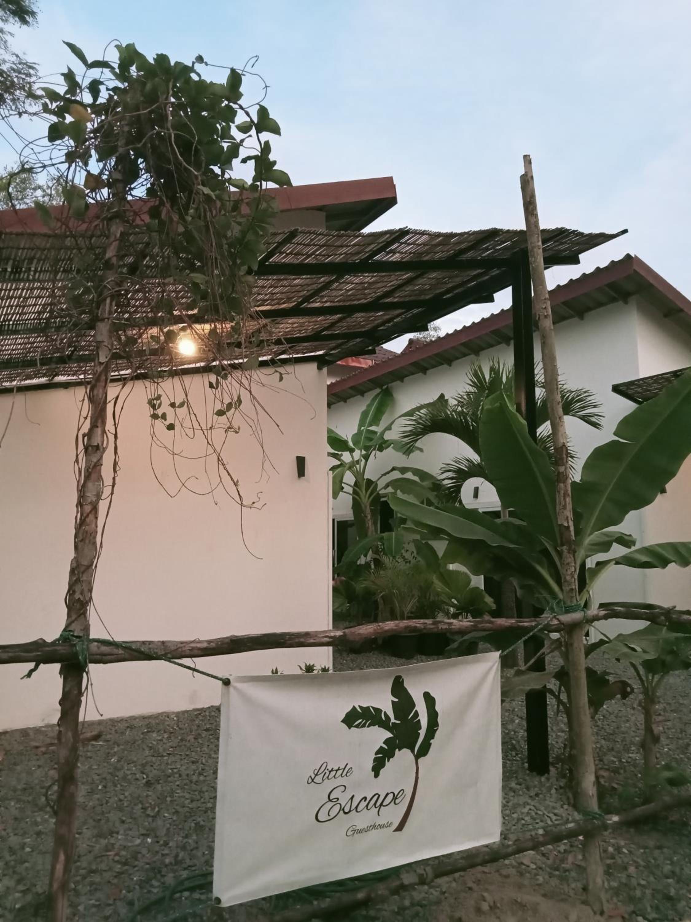 Little Escape Guesthouse Nesat view 3
