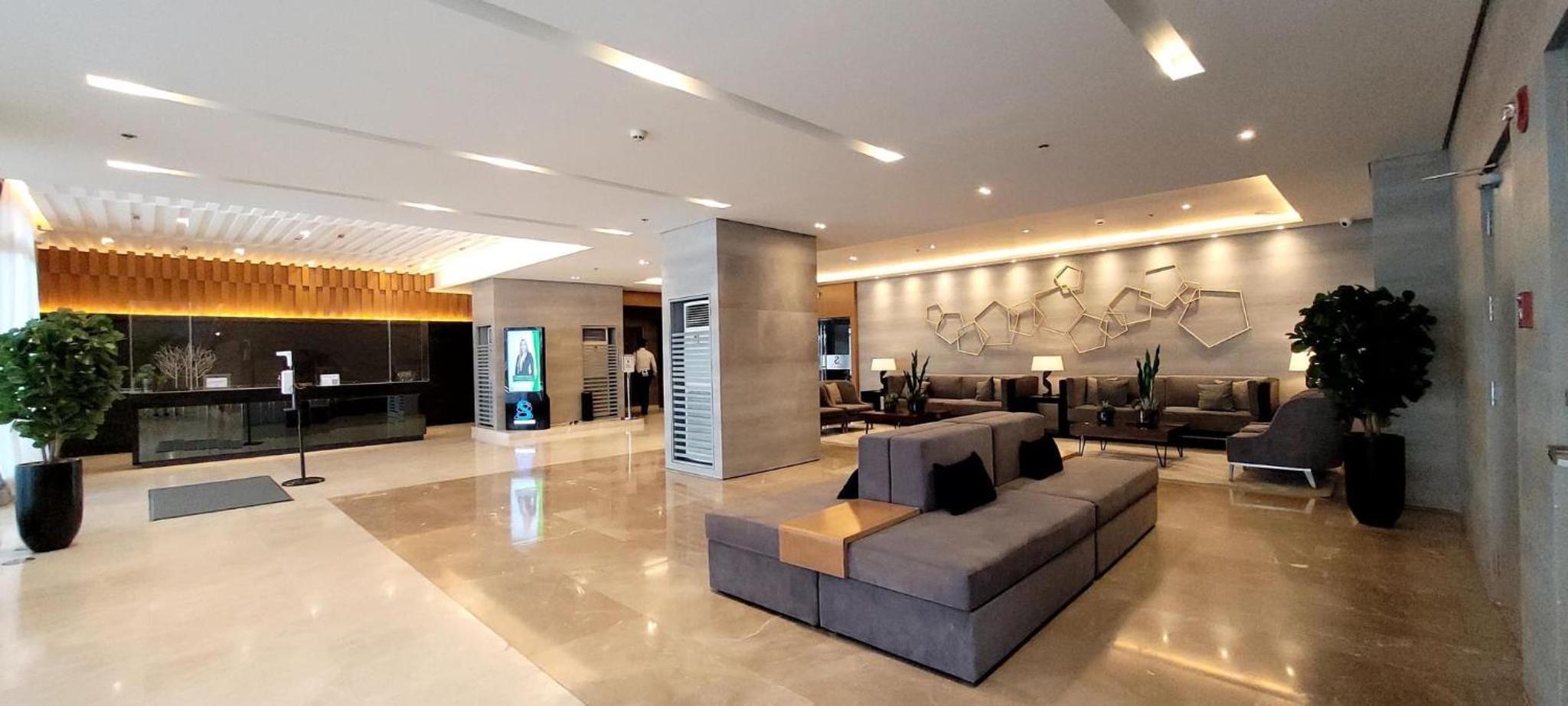 Premier Luxury Suite near SM Mall of Asia Arena & DFA with Free Parking view 2