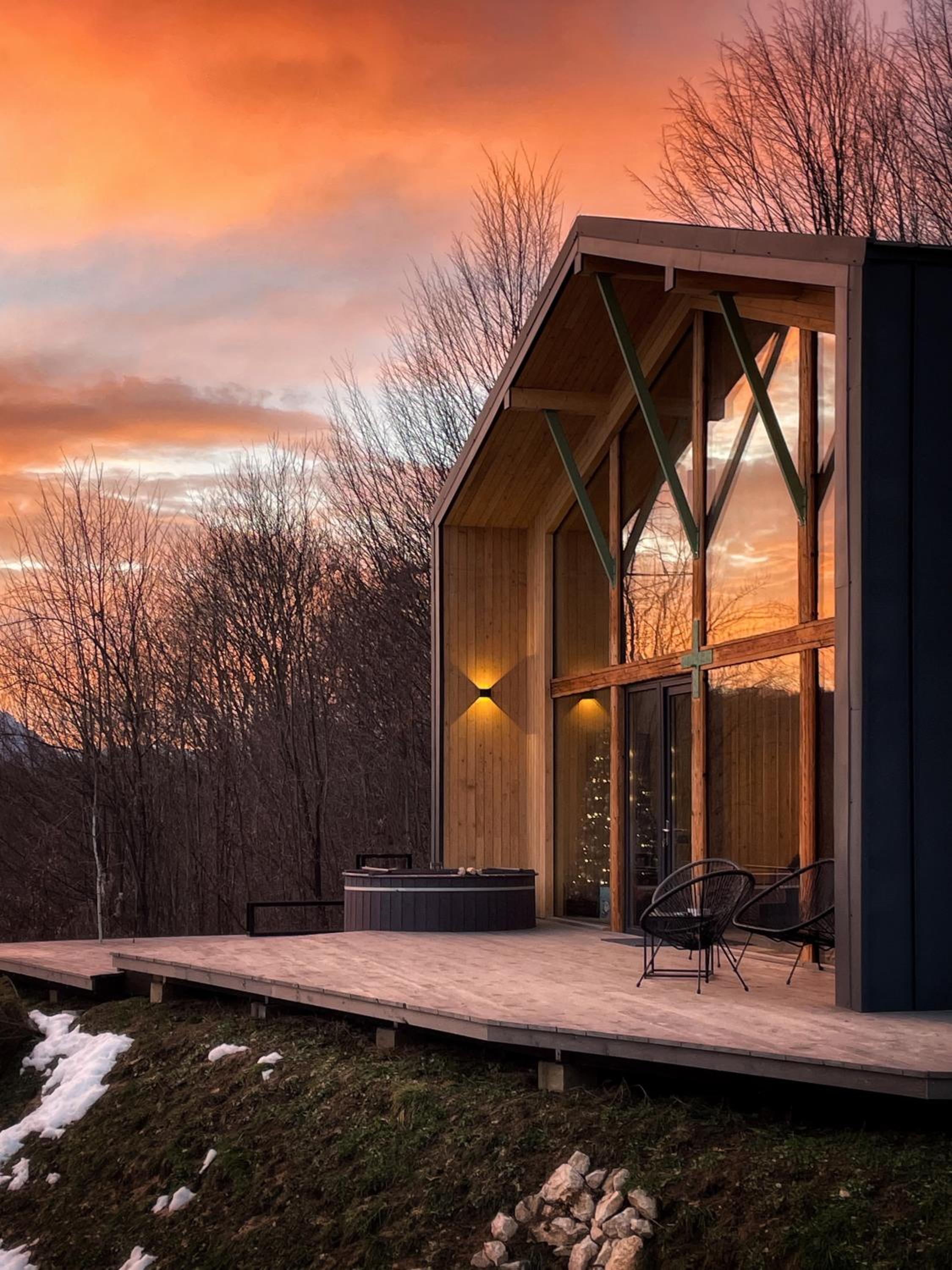 Râșnov Villa - Hot Tub & Views - Geist Home view 3