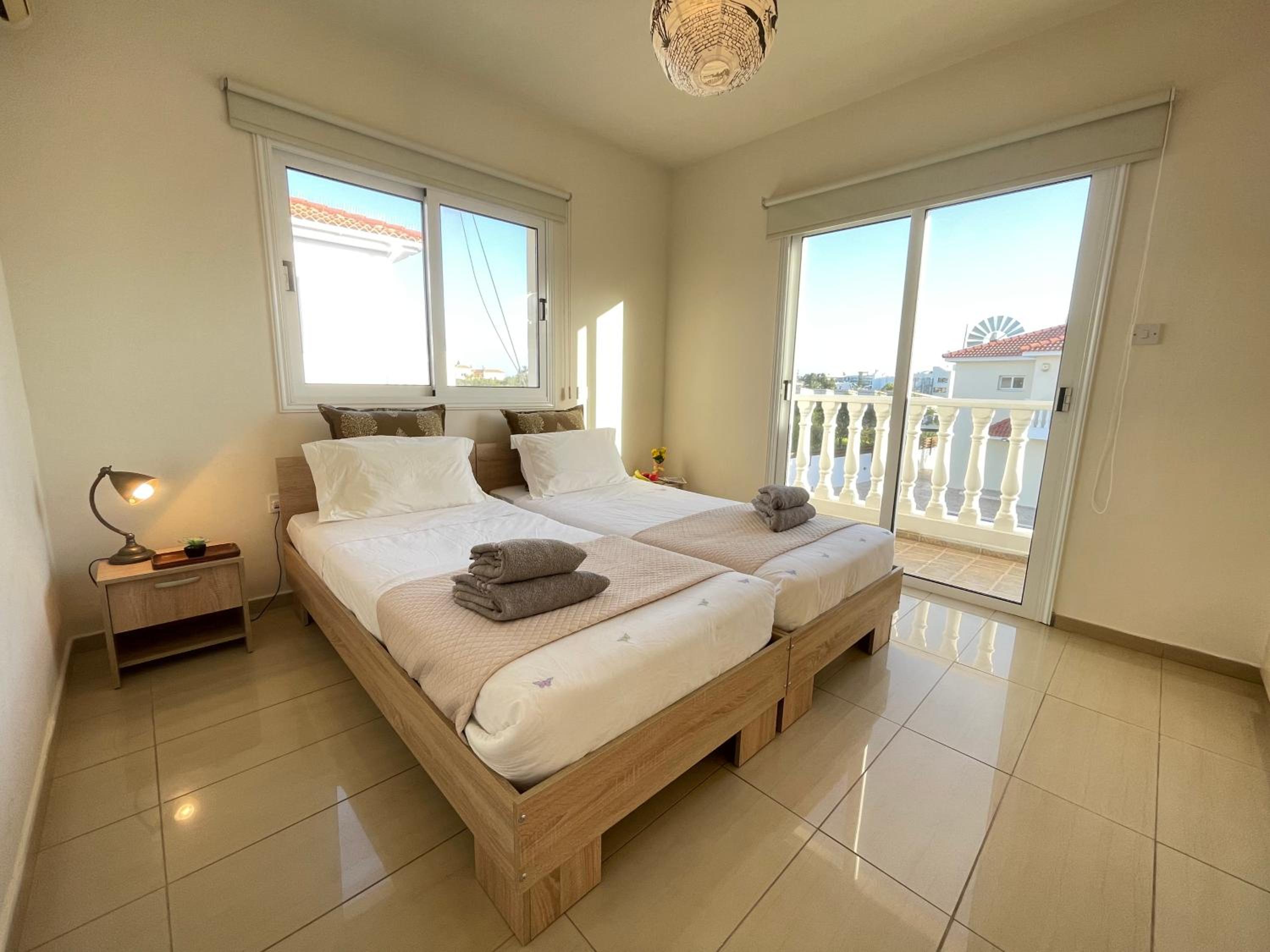 villa Rugiada in front Nissi beach with pool & Sea view