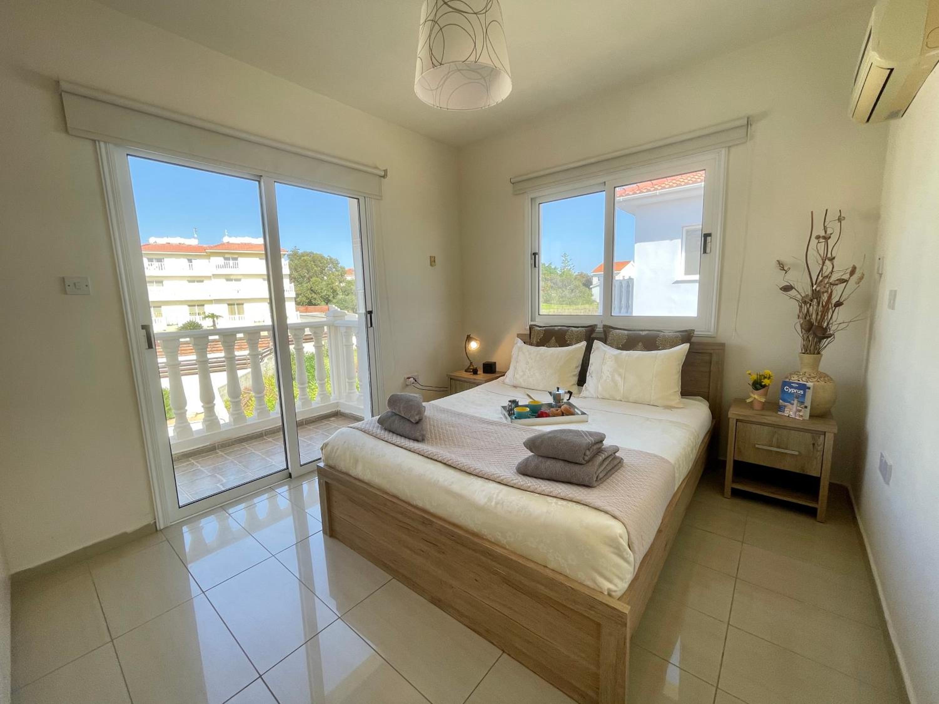 villa Rugiada in front Nissi beach with pool & Sea view