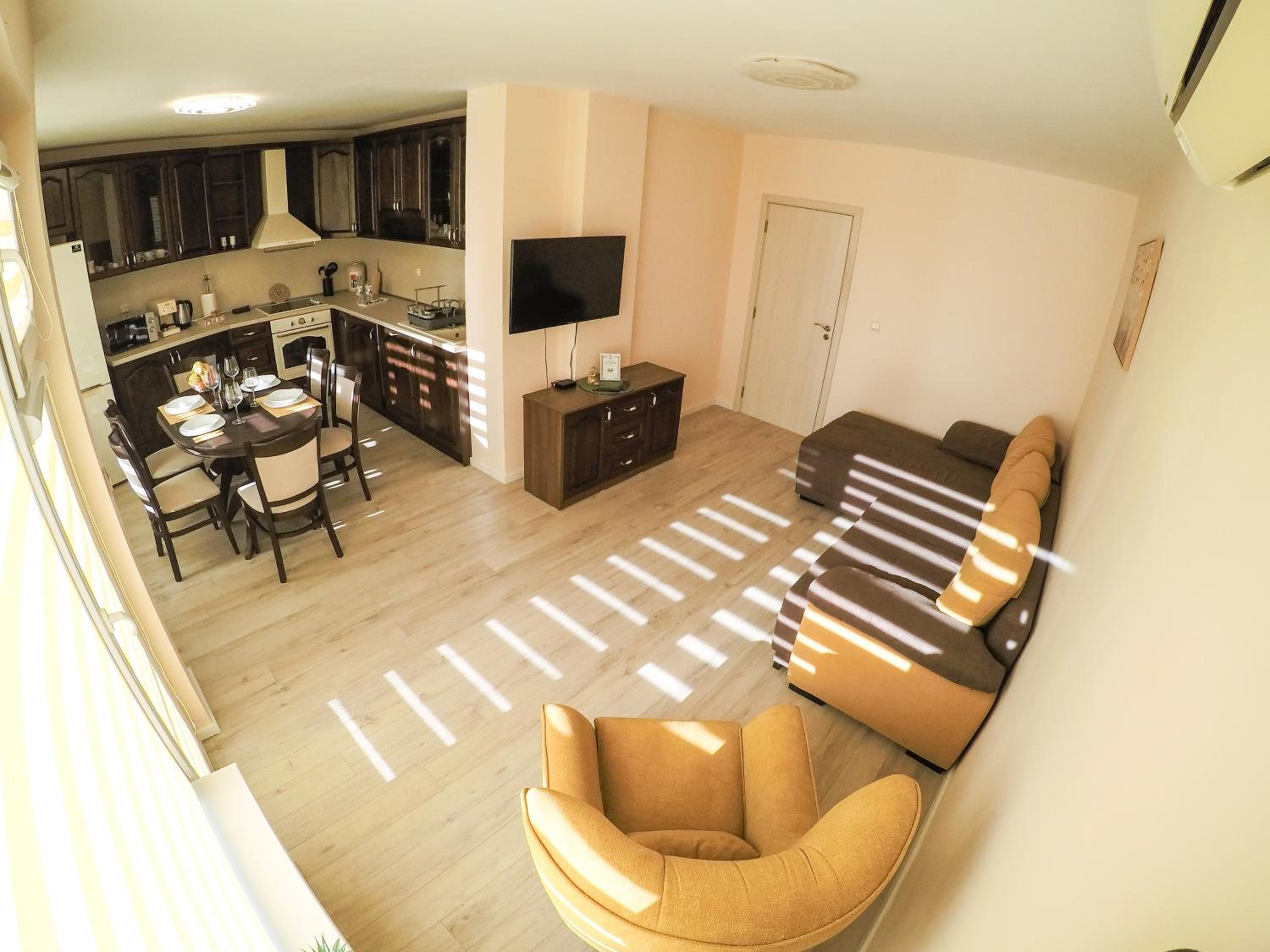 GRAND APARTMENT BOGORIDI - top center near to sea and sea garden